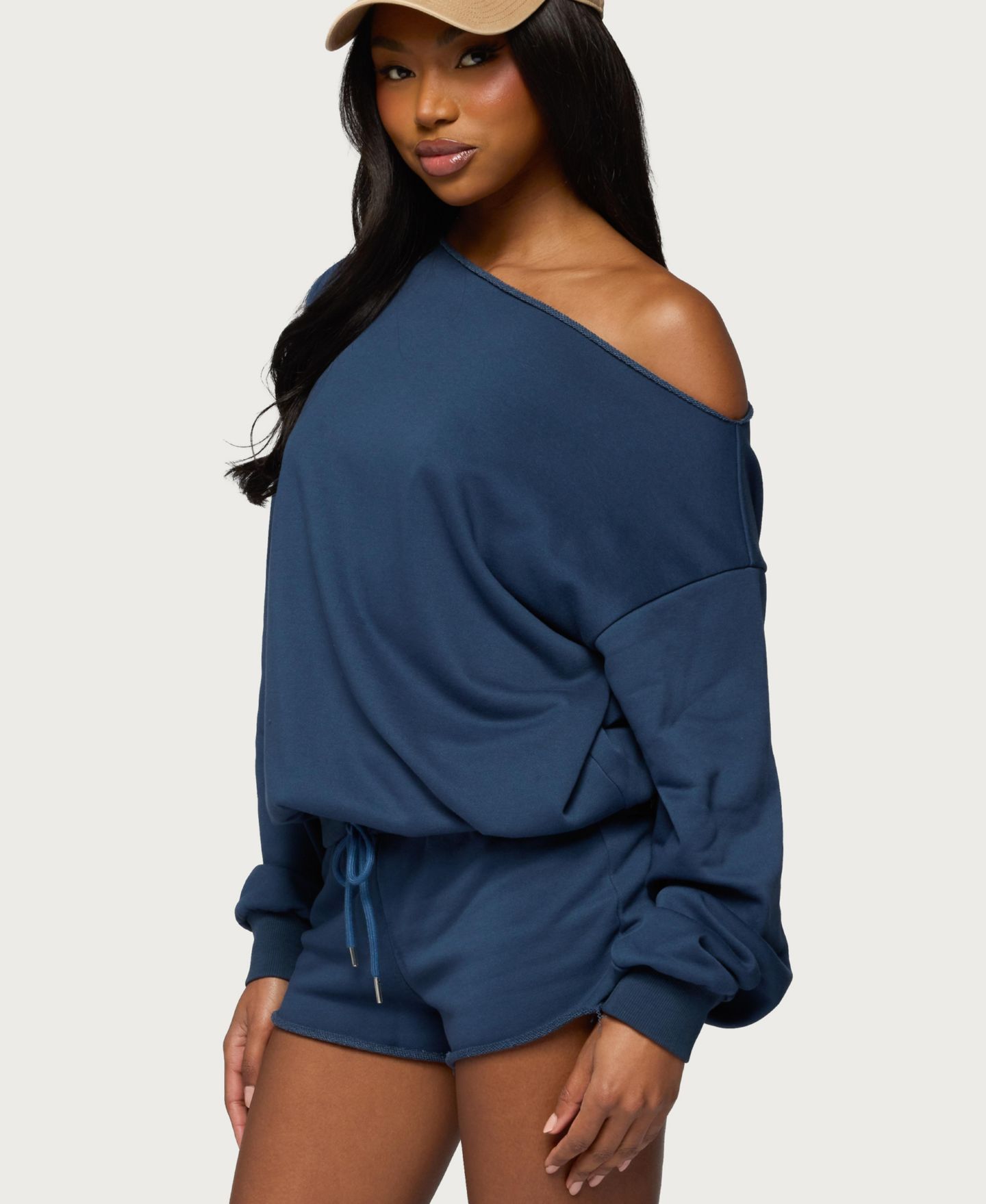 Женская толстовка Edikted Juana Off Shoulder Lightweight, цвет: Тёмно-синий — фото 4