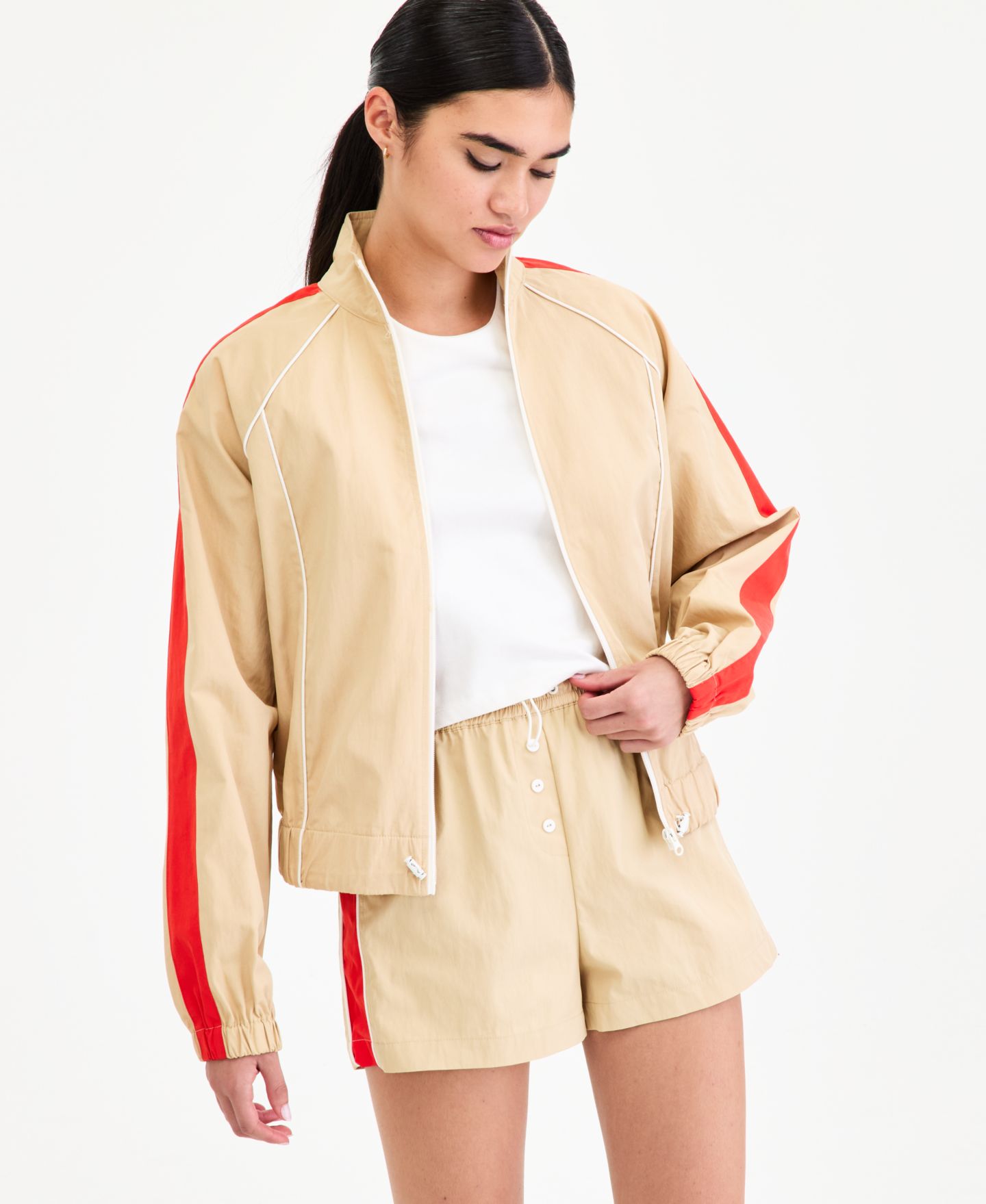Женская куртка Bar III Mock-Neck Windbreaker, цвет: Красный комбинированный — фото 2