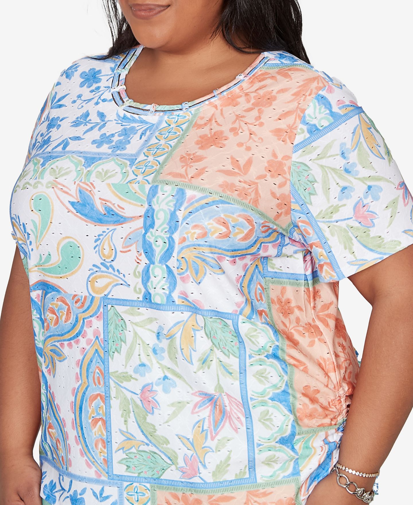 Женский топ Alfred Dunner Plus Size Caribbean Blues Patchwork Scroll Side Tie Ruched, цвет: Зелёный разноцветный — фото 4