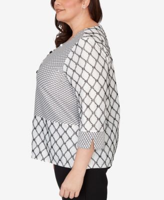 Plus Size Crowd Pleaser Spliced Diamond Textured Top with Necklace