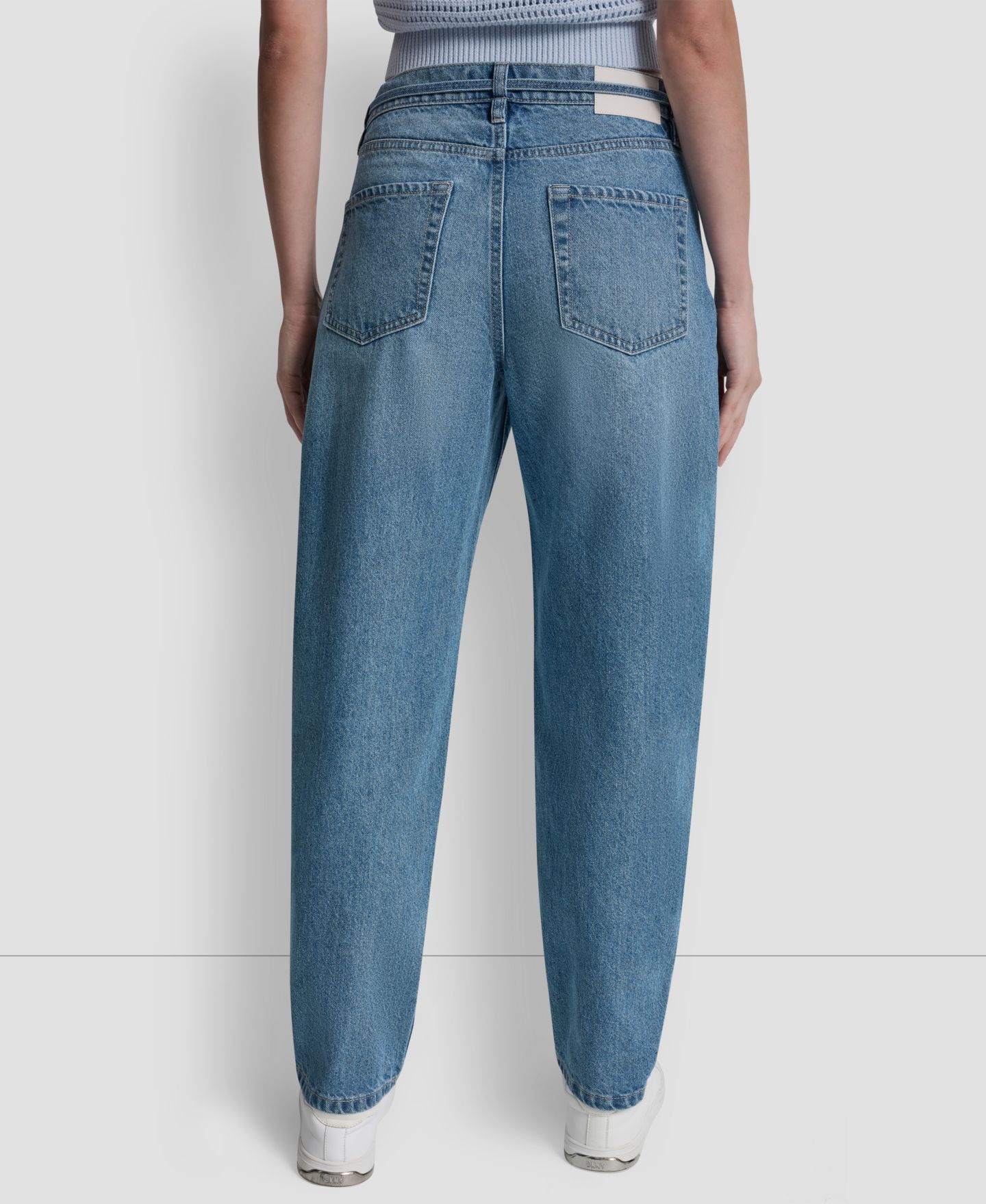 Женские джинсы DKNY Jeans Mid-Rise Forward Seamed Barrel Jeans With Self-Belt, цвет: Waterford — фото 5