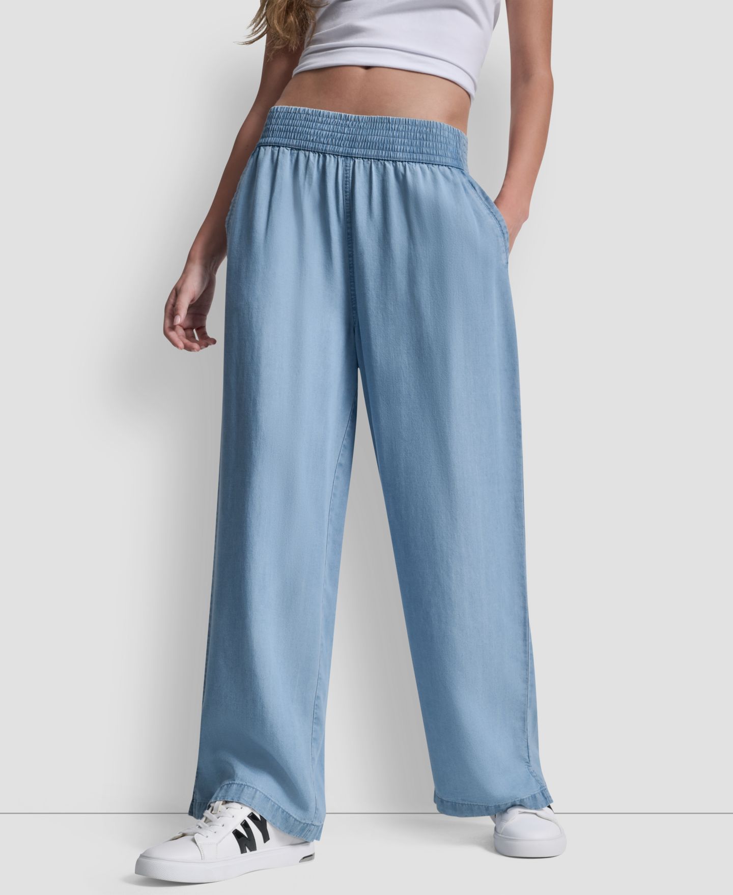 Женские брюки DKNY Jeans Petite Pull-On Wide-Leg Ankle, цвет: Шамбре — фото 2
