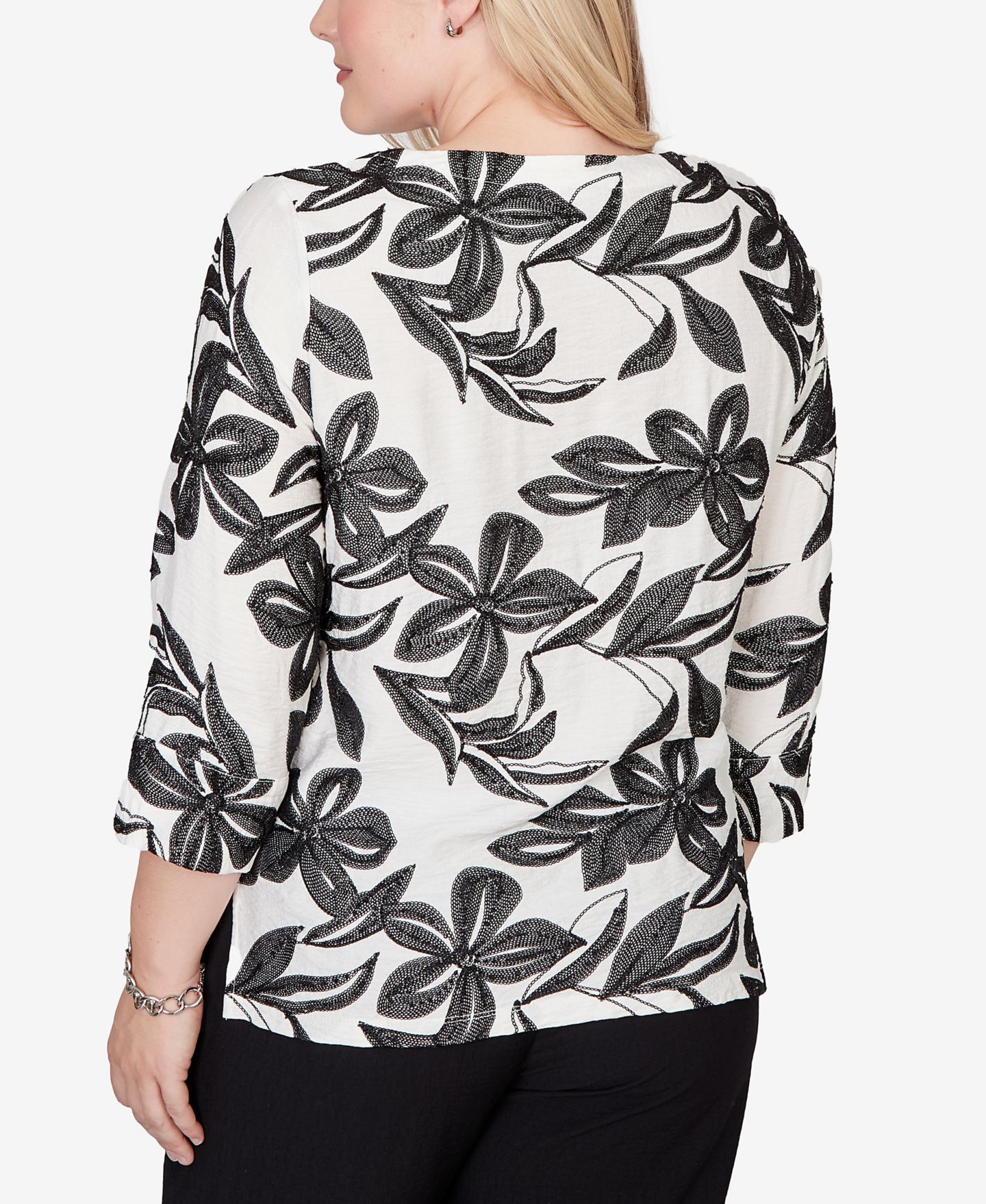Женский топ Alfred Dunner Petite Crowd Pleaser Embroidered Flower with Necklace, цвет: Белый — фото 5