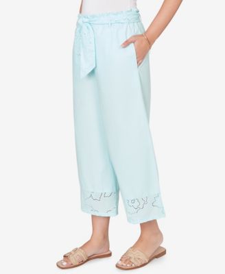 Petite Poplin Eyelet Trim Pull-On Capri