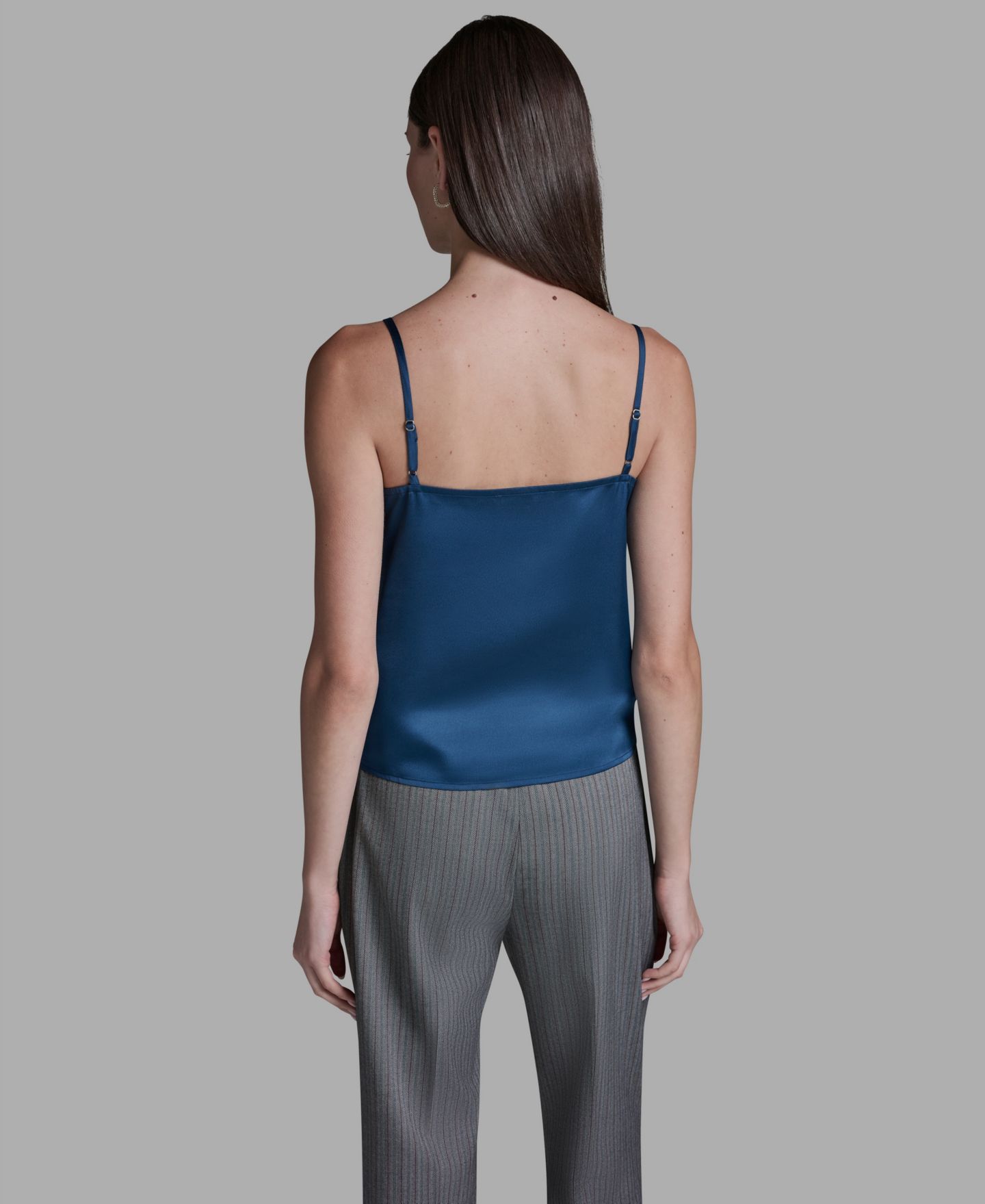 Женская блузка BCBG Lace Sleeveless V-Neck Cami Blouse, цвет: Индиго ночной — фото 5