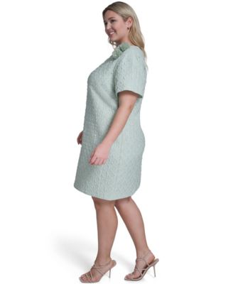 Plus Size Appliqu&eacute; Detail Short Dress