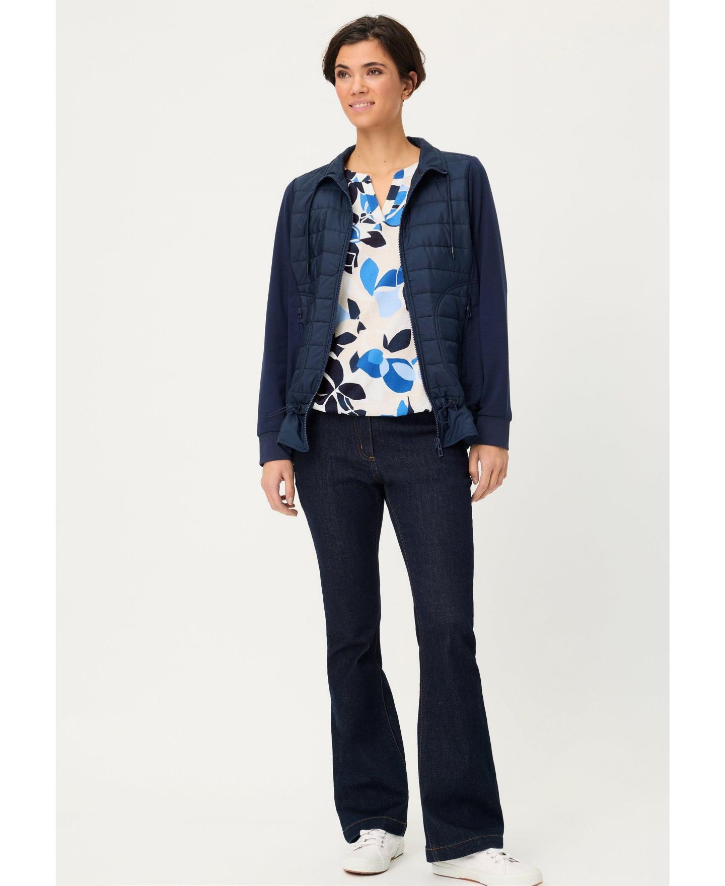 Женская футболка Olsen Graphic Floral Split Neck — фото 5