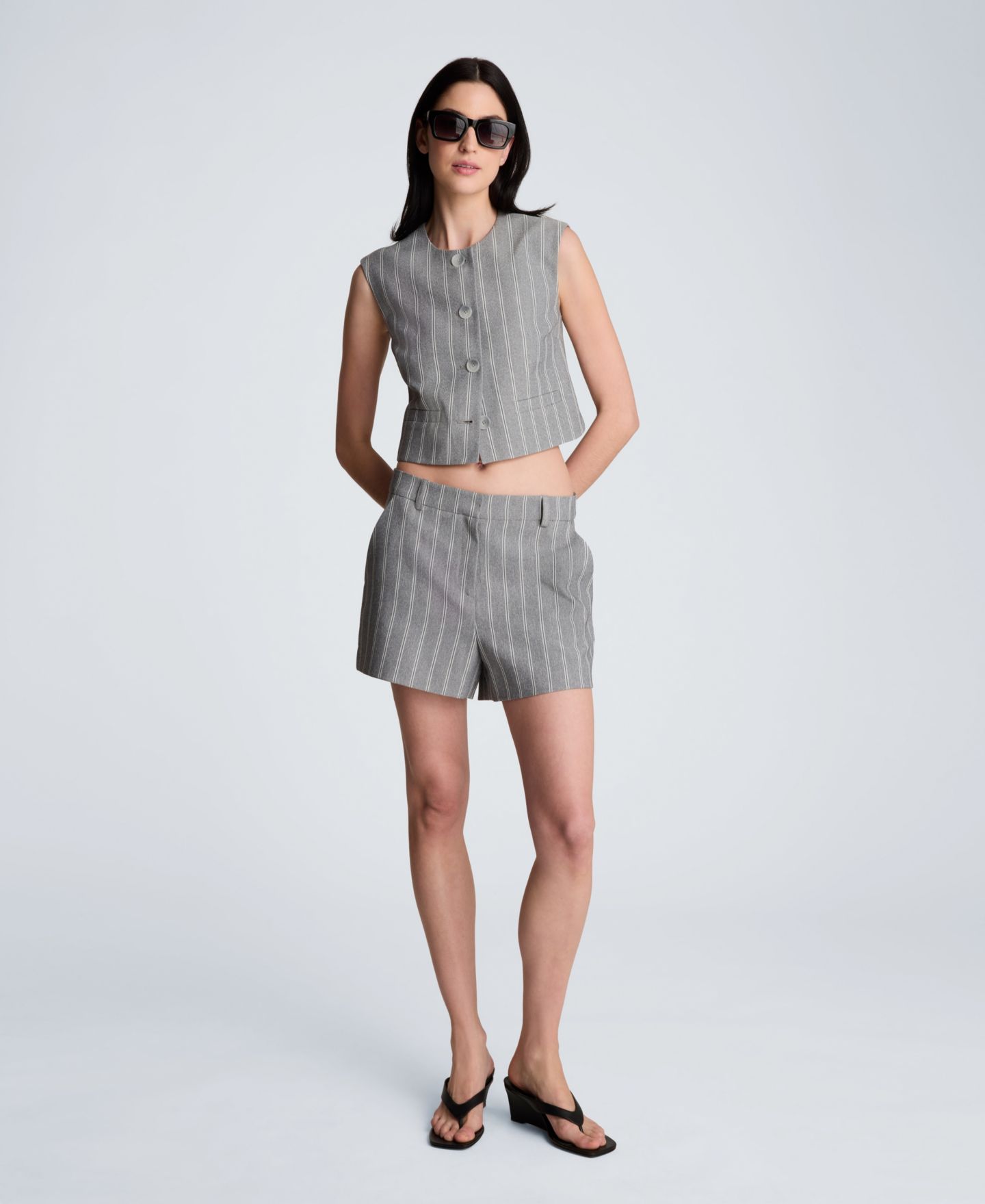 Женские шорты Kenneth Cole Pinstripe, цвет: Тёмный сланцевый / Белый — фото 2