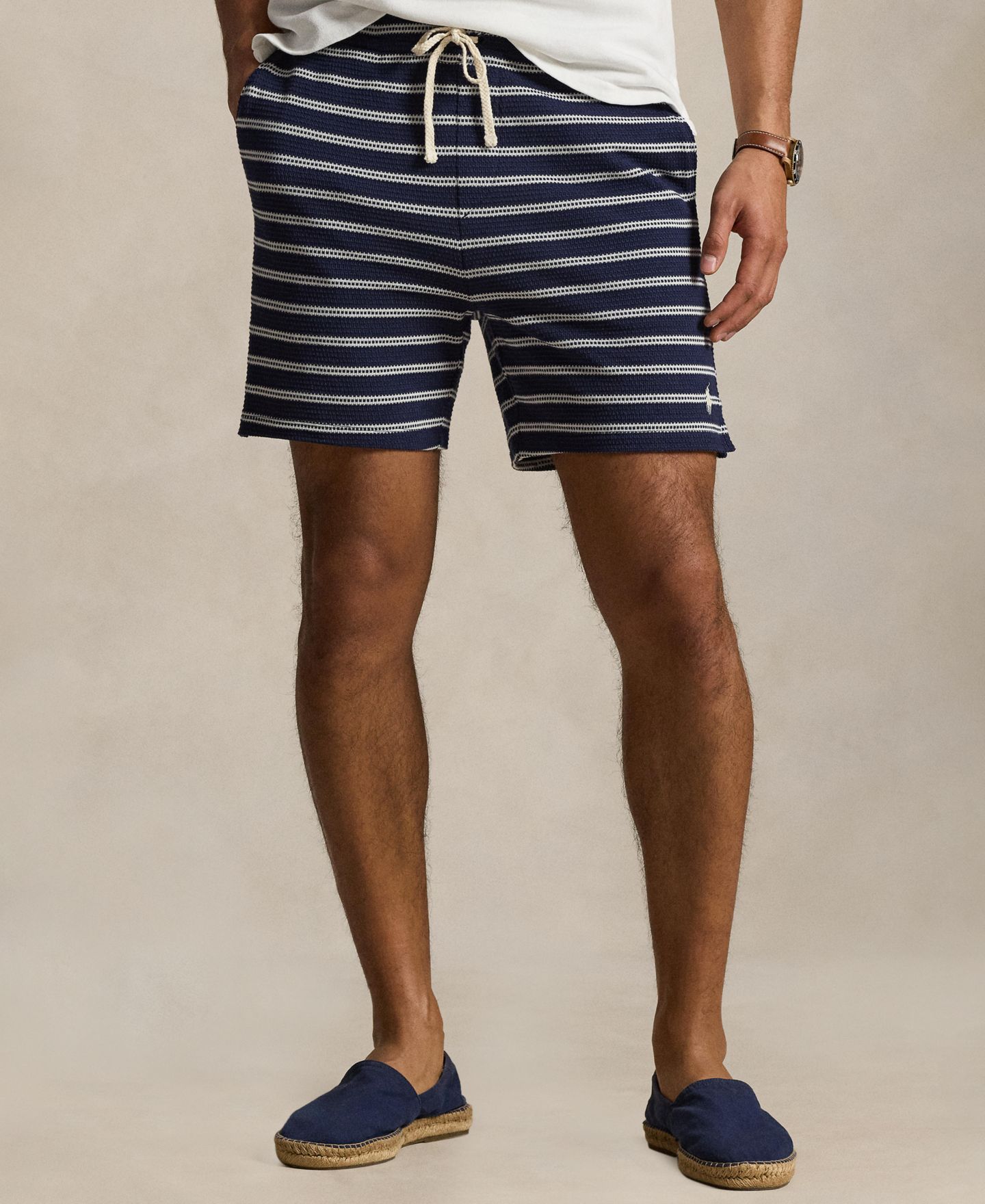 Мужские шорты Polo Ralph Lauren Striped Slim-Fit, цвет: Тёмно-синий / Кремовый — фото 1