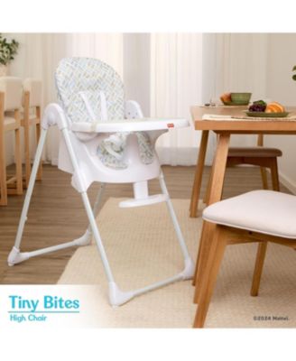 Baby Fisher Price Tiny Bites highchair one-click fold, 7 heights, 2 reclines, removable dishwasher-safe tray, lightweight and space-saving.