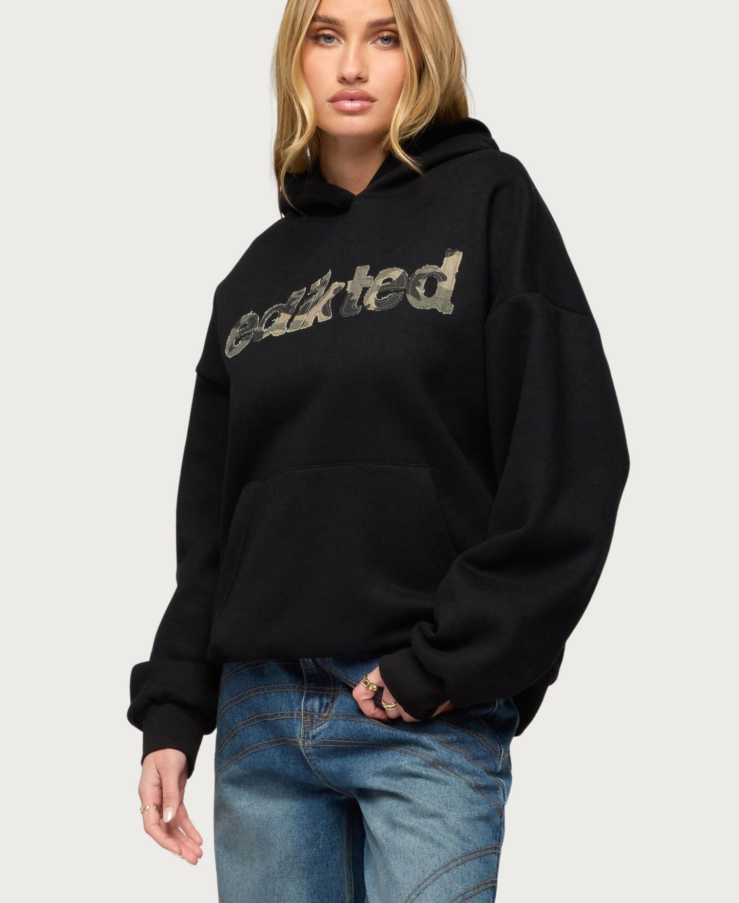 Женское худи Edikted Camo Cutie Oversized, цвет: Чёрный — фото 4