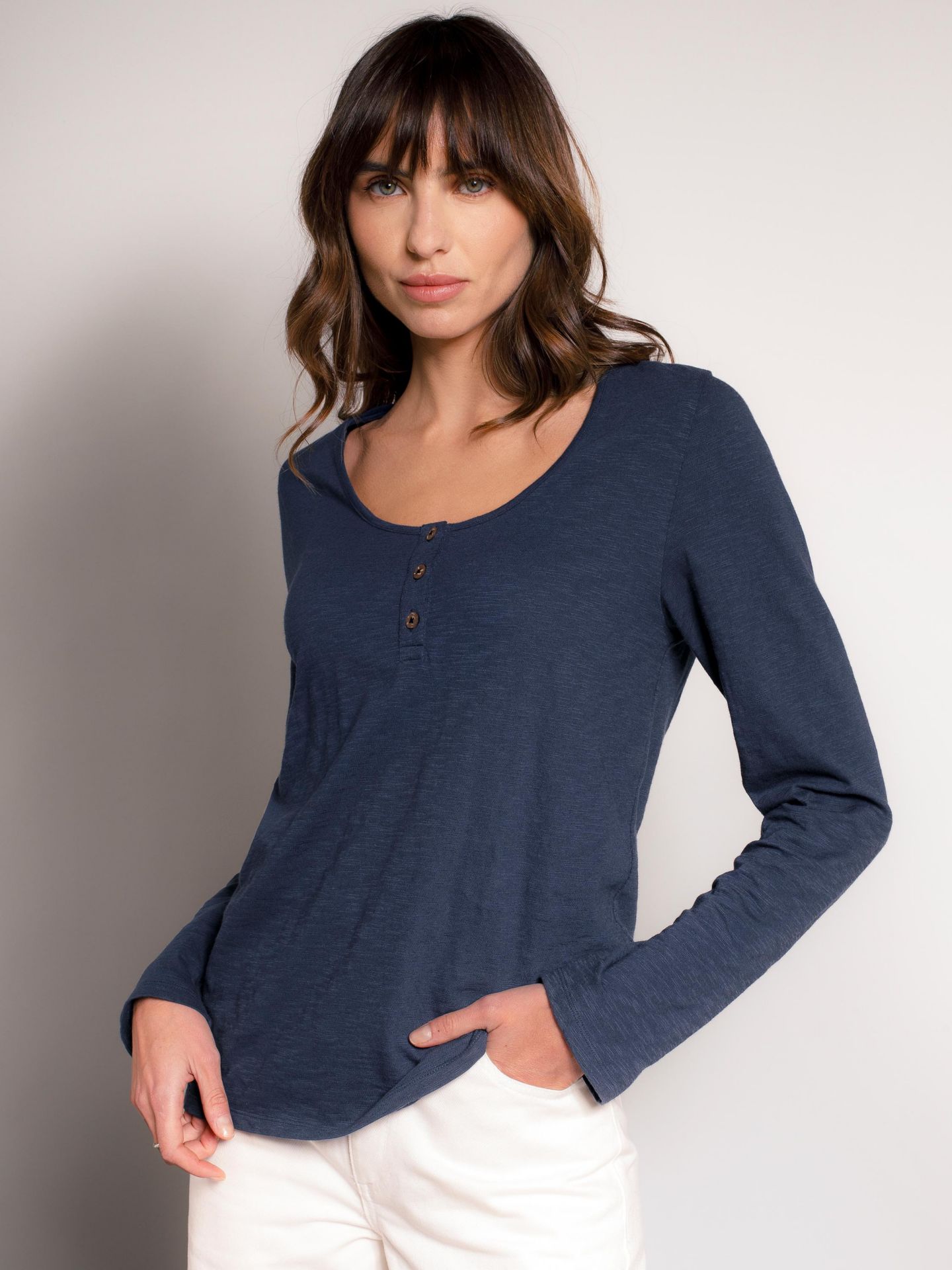 Женский топ Celtic & Co. Slub Jersey Scoop Neck Henley, цвет: Тёмный тёмно-синий — фото 5