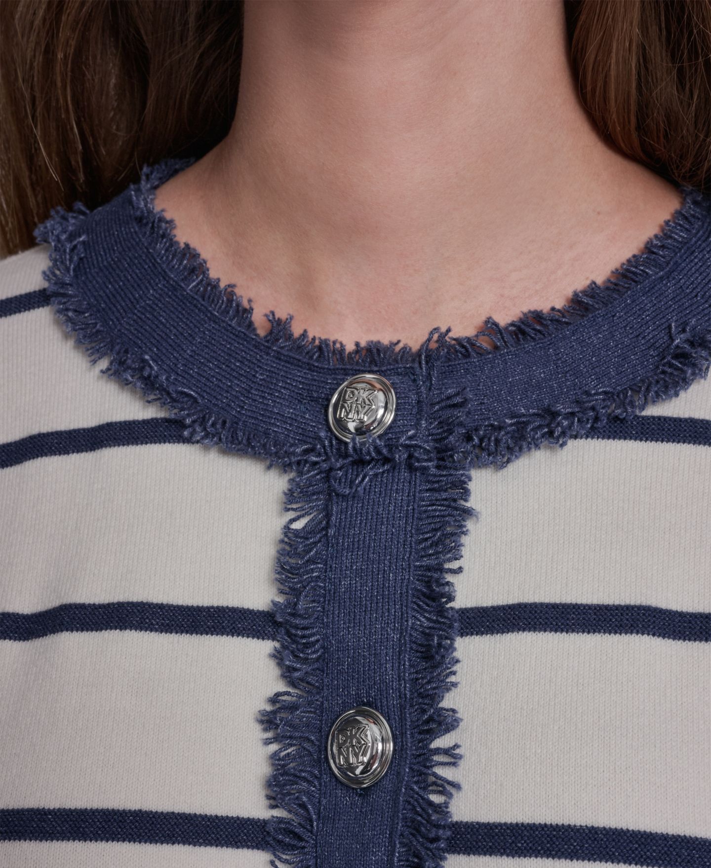 Женский кардиган DKNY Jeans Petite Denim Fringe Crewneck Striped, цвет: Сливочный / Индиго — фото 6