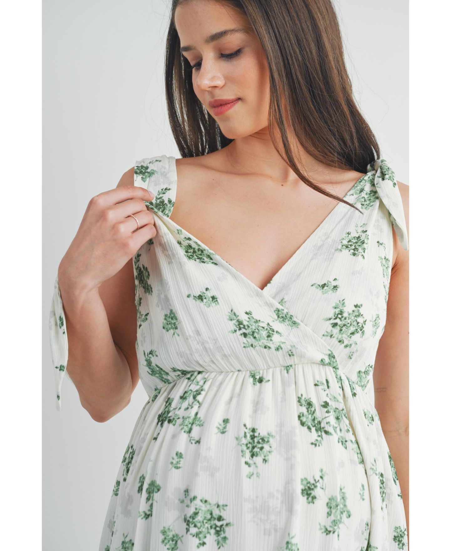 Женское платье Hello Miz Nursing Floral Empire Waist Sleeveless Dress with Pockets, цвет: Слоновая кость / Зелёный — фото 4