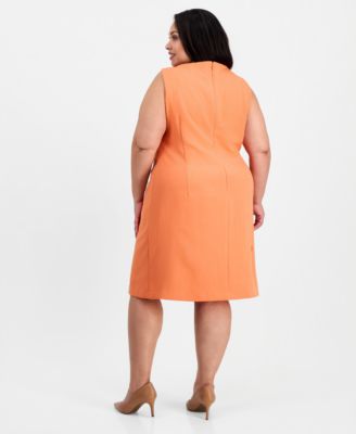Plus Size Boat-Neck Sleeveless Sheath Crepe Dress