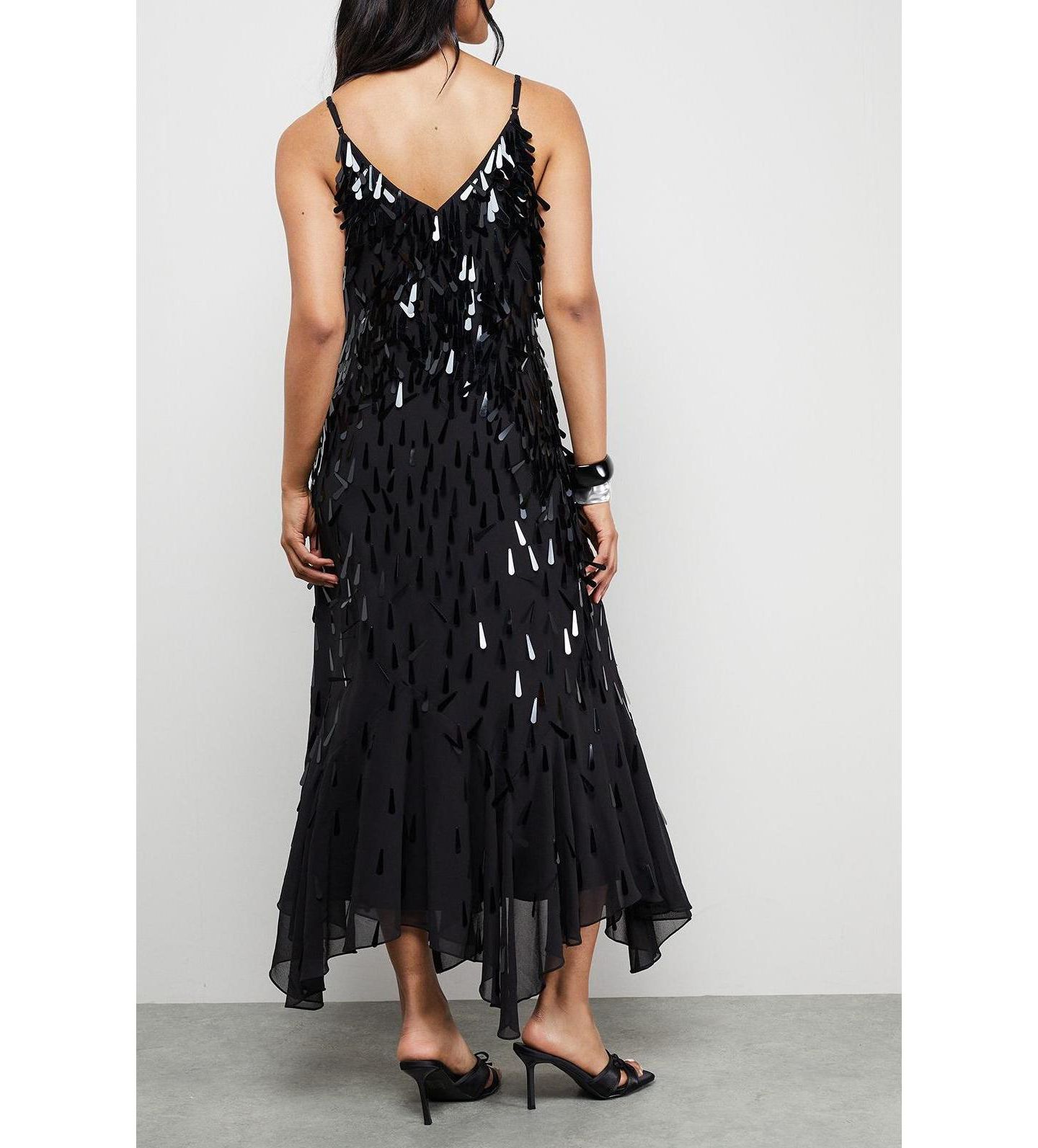 Женское платье Warehouse Premium Teardrop Embellished Midi, цвет: Чёрный — фото 4