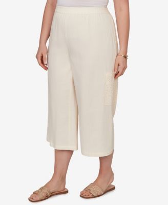 Plus Size Gauze Eyelet Cargo Pull-On Capri Pants