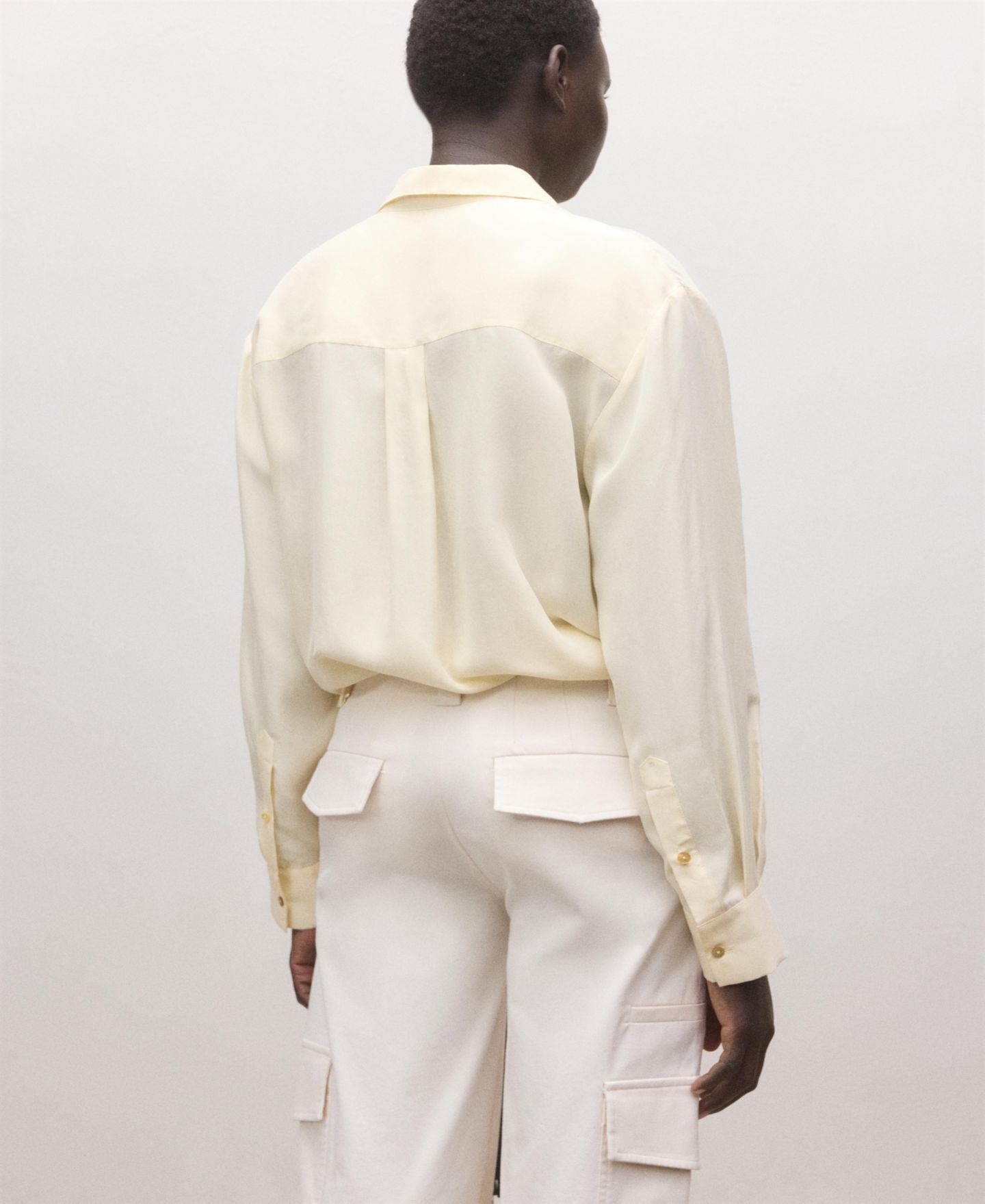 Женская блузка Mango Selection Silk with Concealed Buttons, цвет: Пастельный жёлтый — фото 2