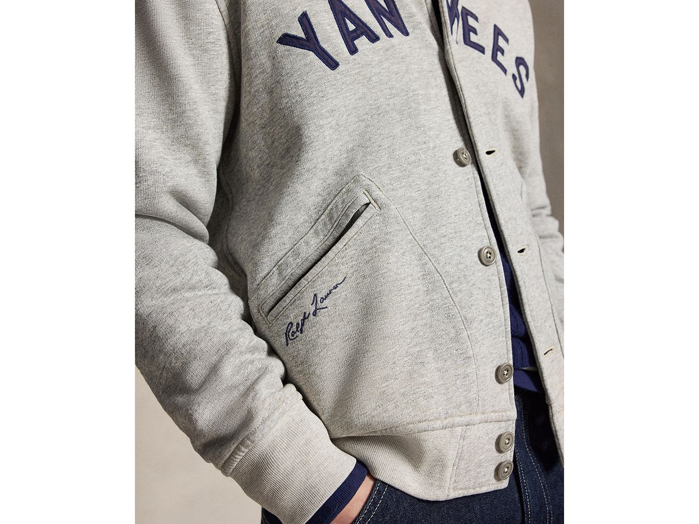 Женский свитшот Polo Ralph Lauren and New York Yankees™ Long-Sleeve Sweatshirt, цвет: Меланжевый — фото 4
