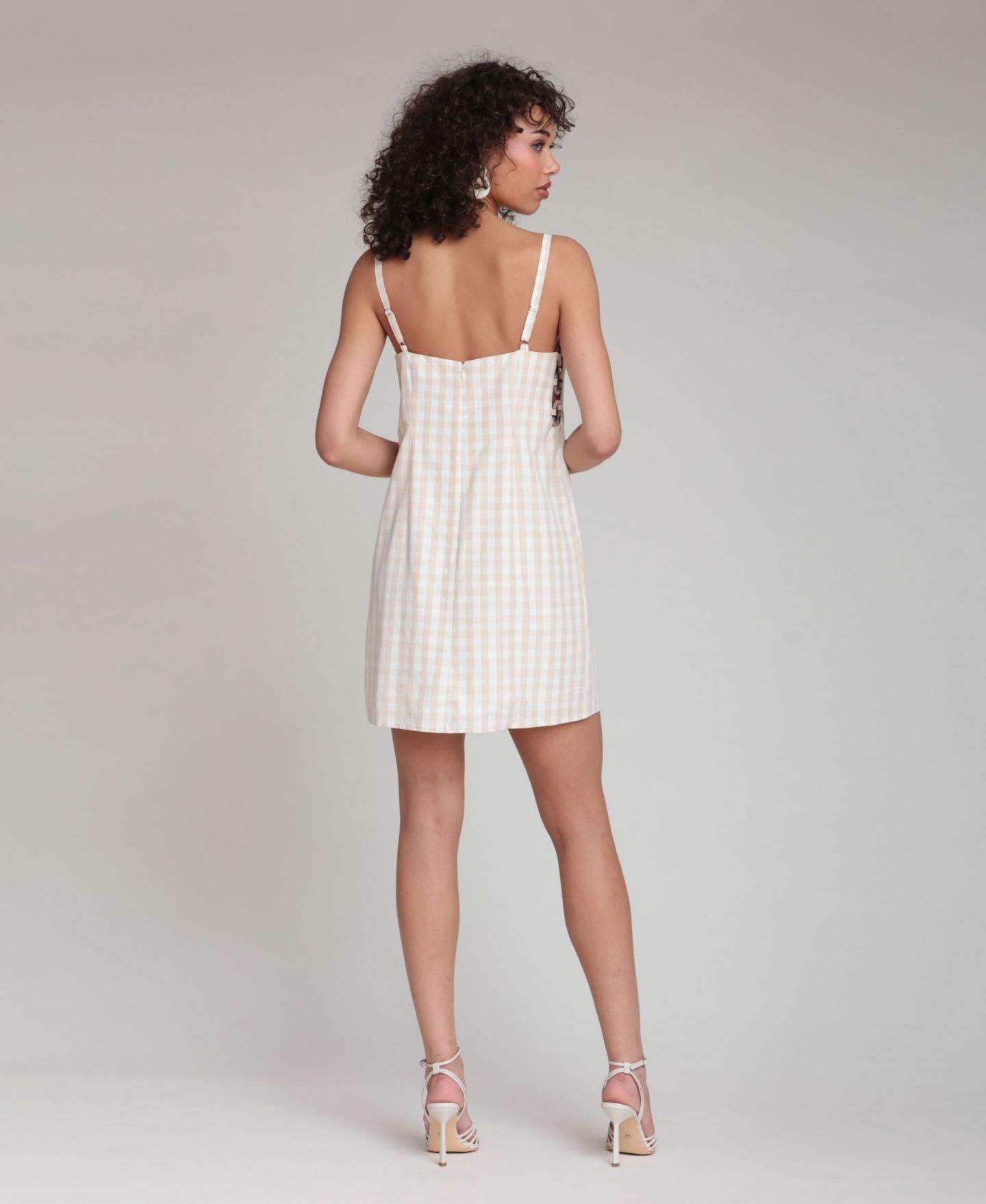Женское платье Avec Les Filles Gingham Square-Neck Mini, цвет: Бежевый в мелкую клетку — фото 7