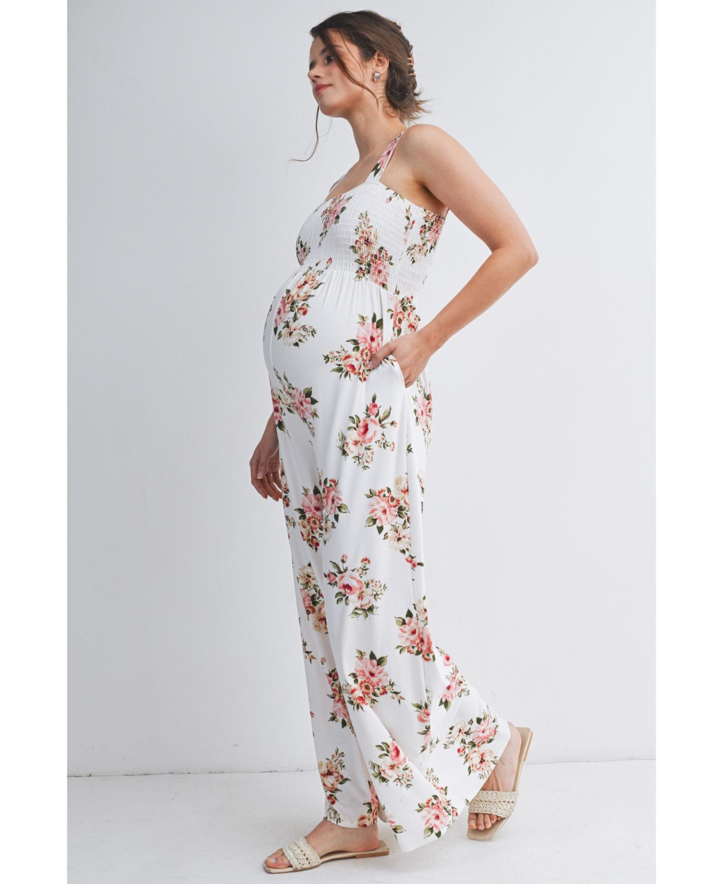 Женский комбинезон Hello Miz Maternity Floral Smocked Square Neck Wide Leg Jumpsuit with Pockets, цвет: Слоновая кость — фото 2
