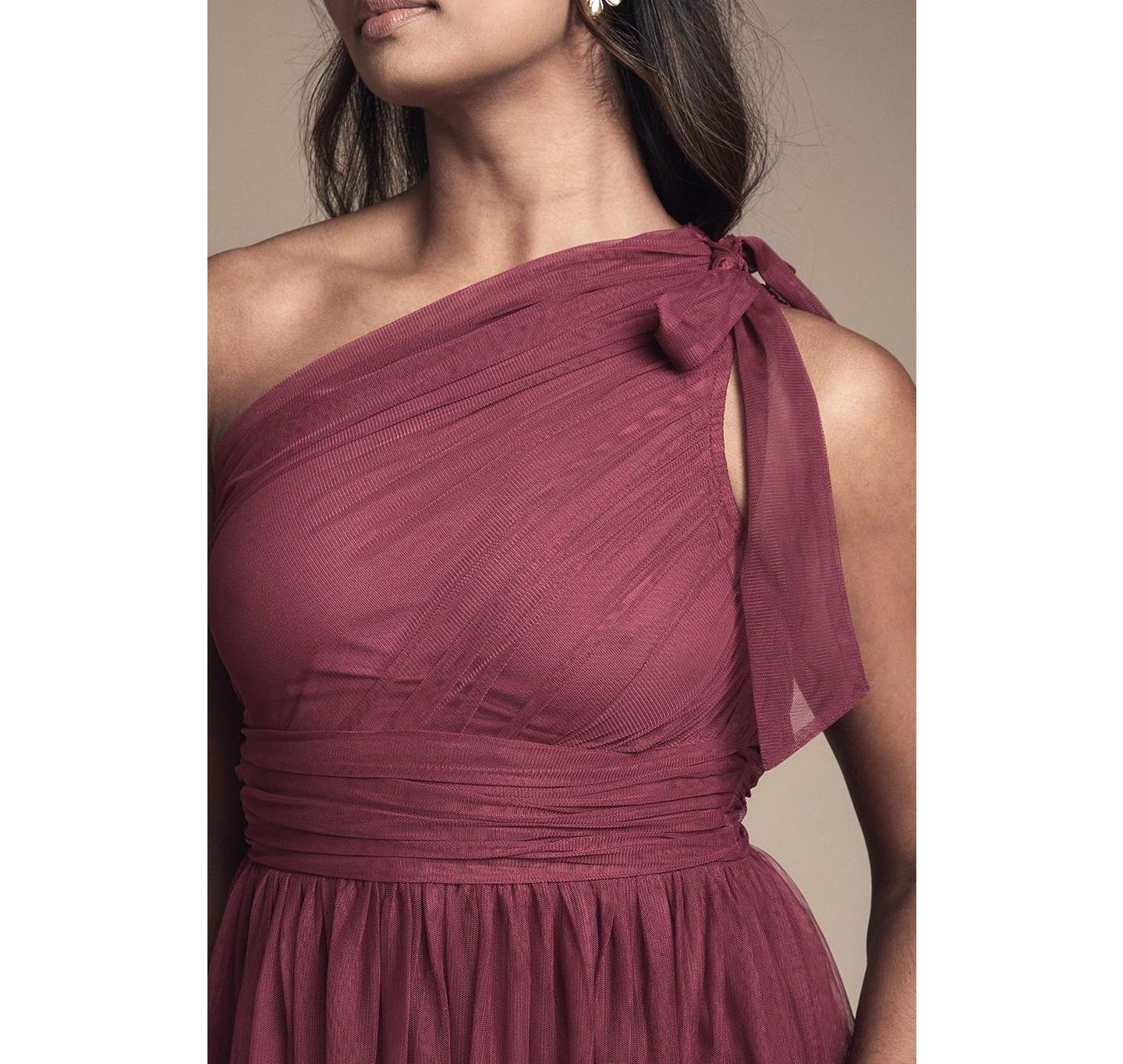 Женское платье Oasis Pleated One Shoulder Tiered Maxi, цвет: Ягодный — фото 7