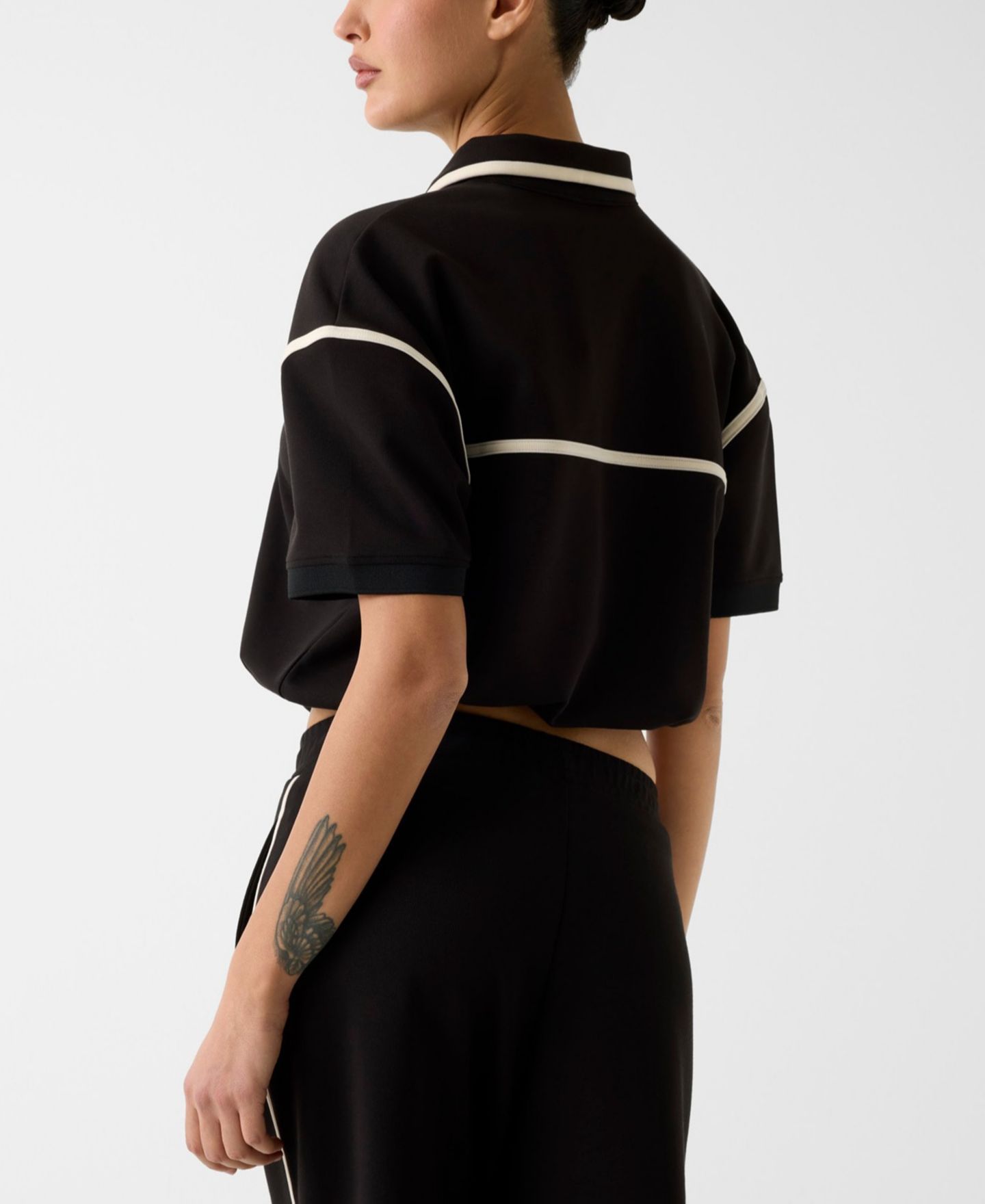 Женские толстовки GUESS Jasmine Crop Polo Half-Zip, цвет: Угольно-чёрный — фото 4