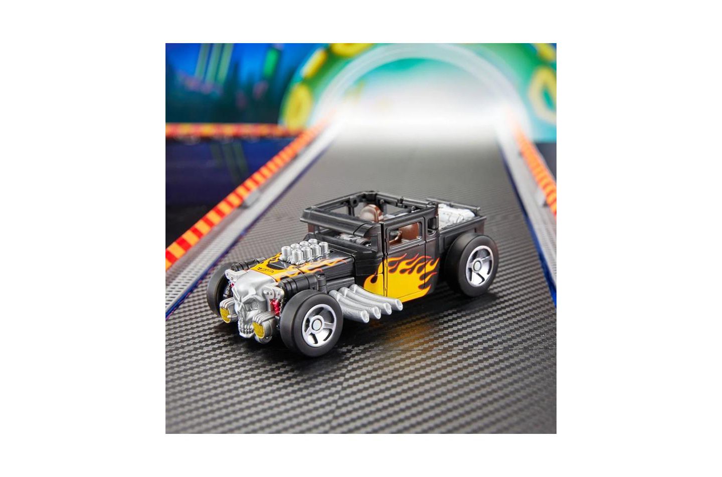 Детская фигурка Transformers Hot Wheels Bone Shaker Deluxe Class 5" Action Figure, Ages 8+ — фото 2