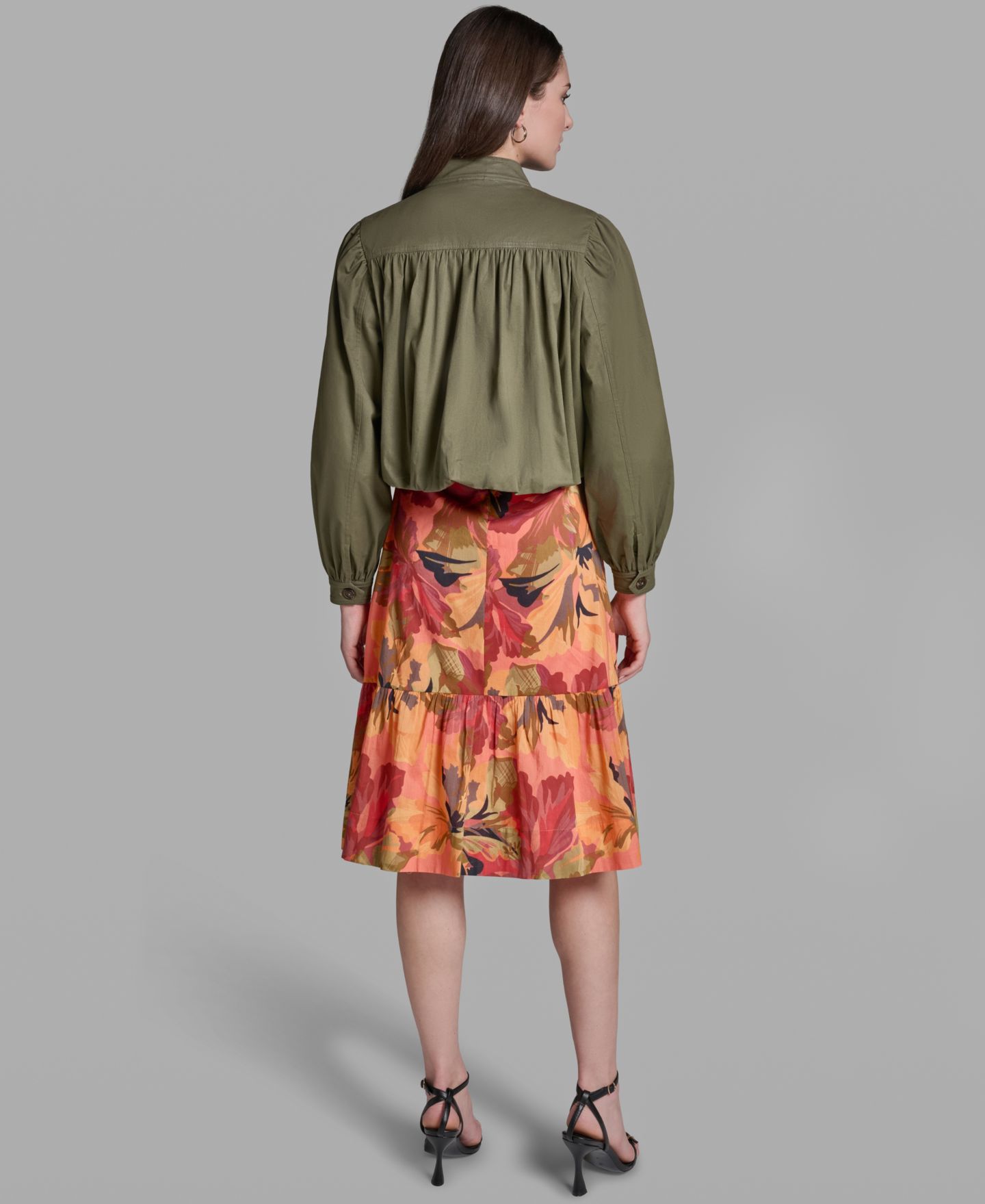 Женская куртка BCBG Long-Sleeve Mock Neck Cropped Jacket, цвет: Оливковый — фото 9