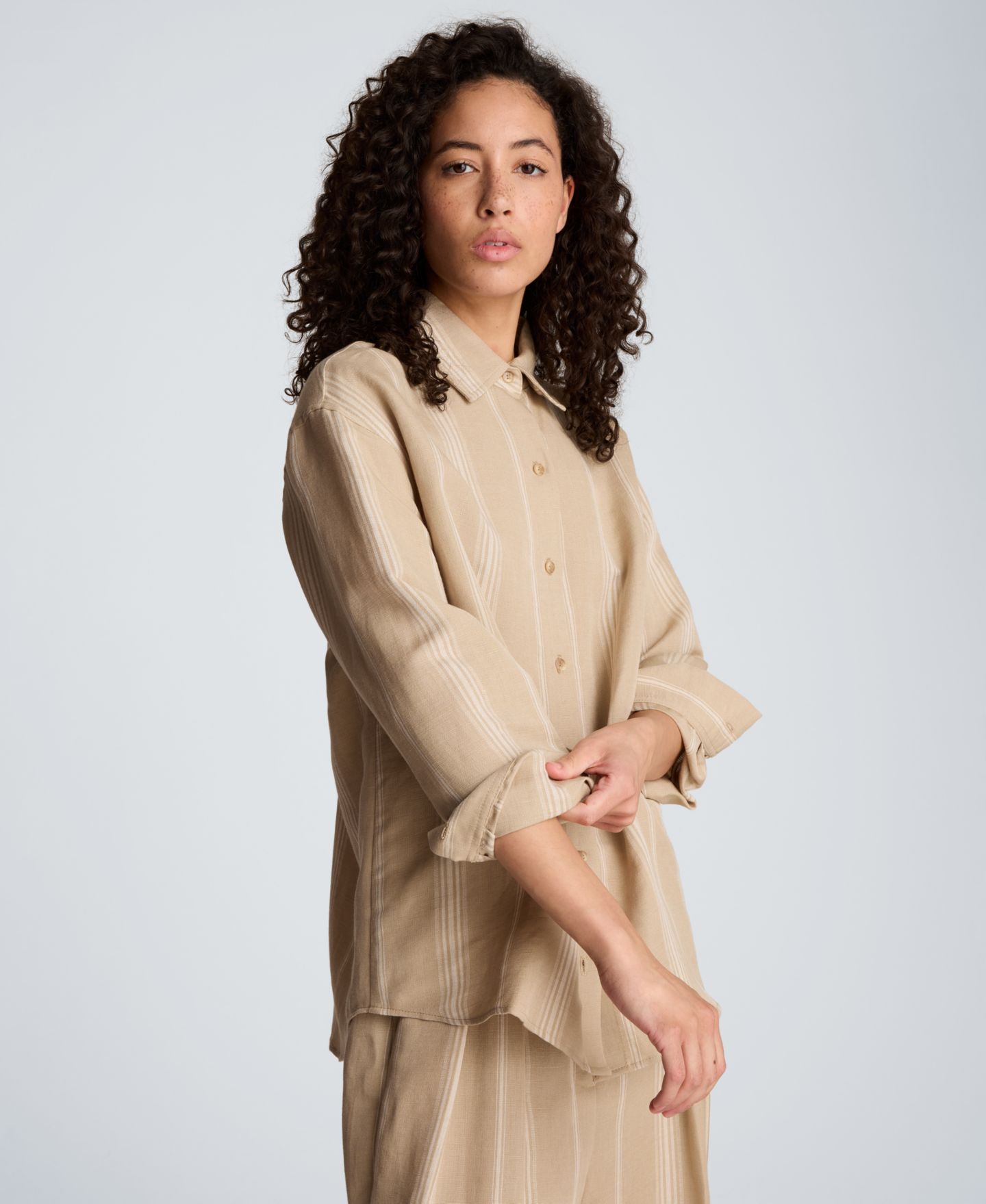 Женская рубашка Kenneth Cole Drop Shoulder Linen Boyfriend, цвет: Белый — фото 11
