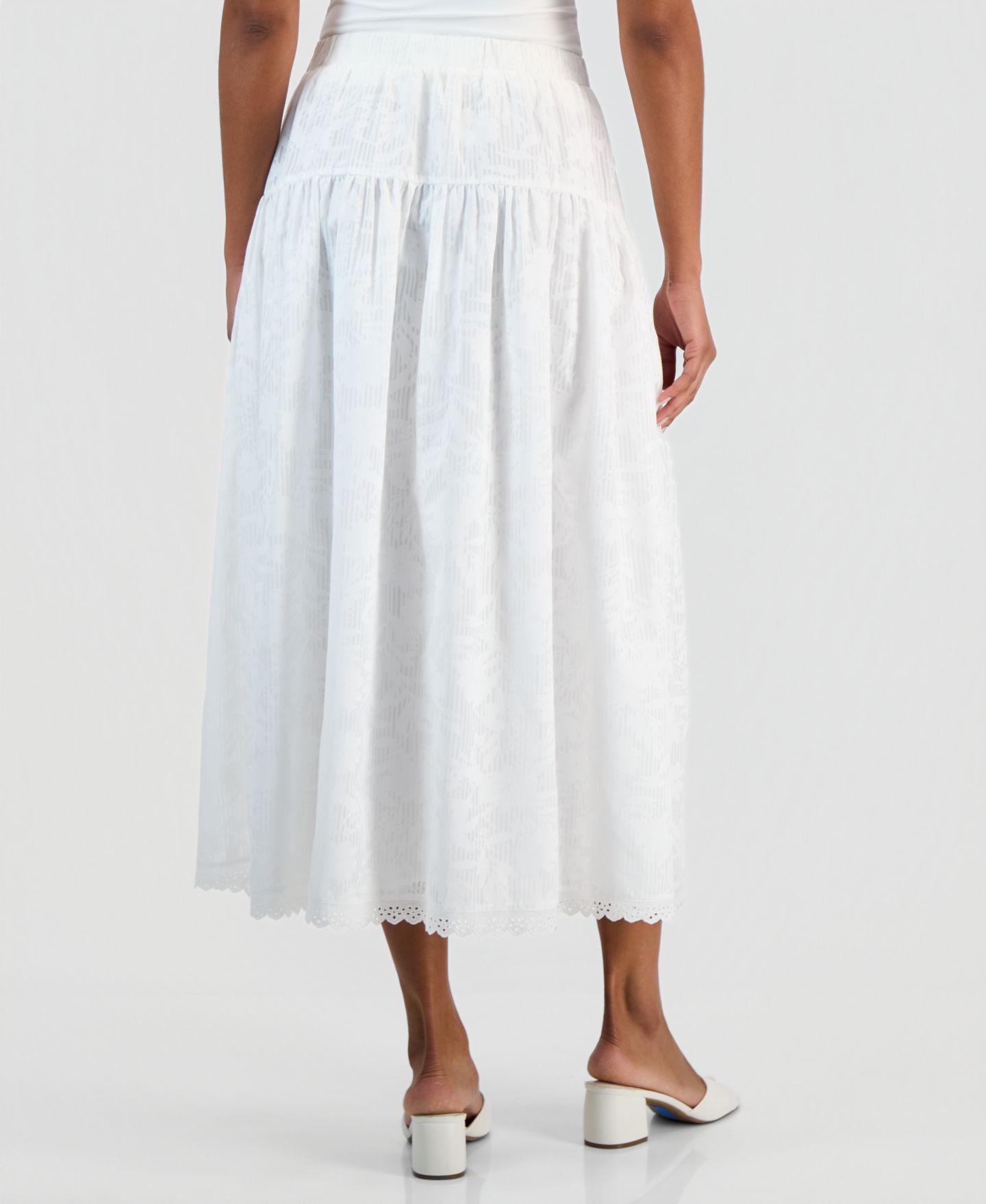 Женская юбка Vince Camuto Tonal-Print Tiered Lace-Trim Maxi, цвет: Белый — фото 2