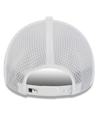 Men's White Chicago White Sox 2026 Batting Practice Apex 9FORTY Adjustable Trucker Hat