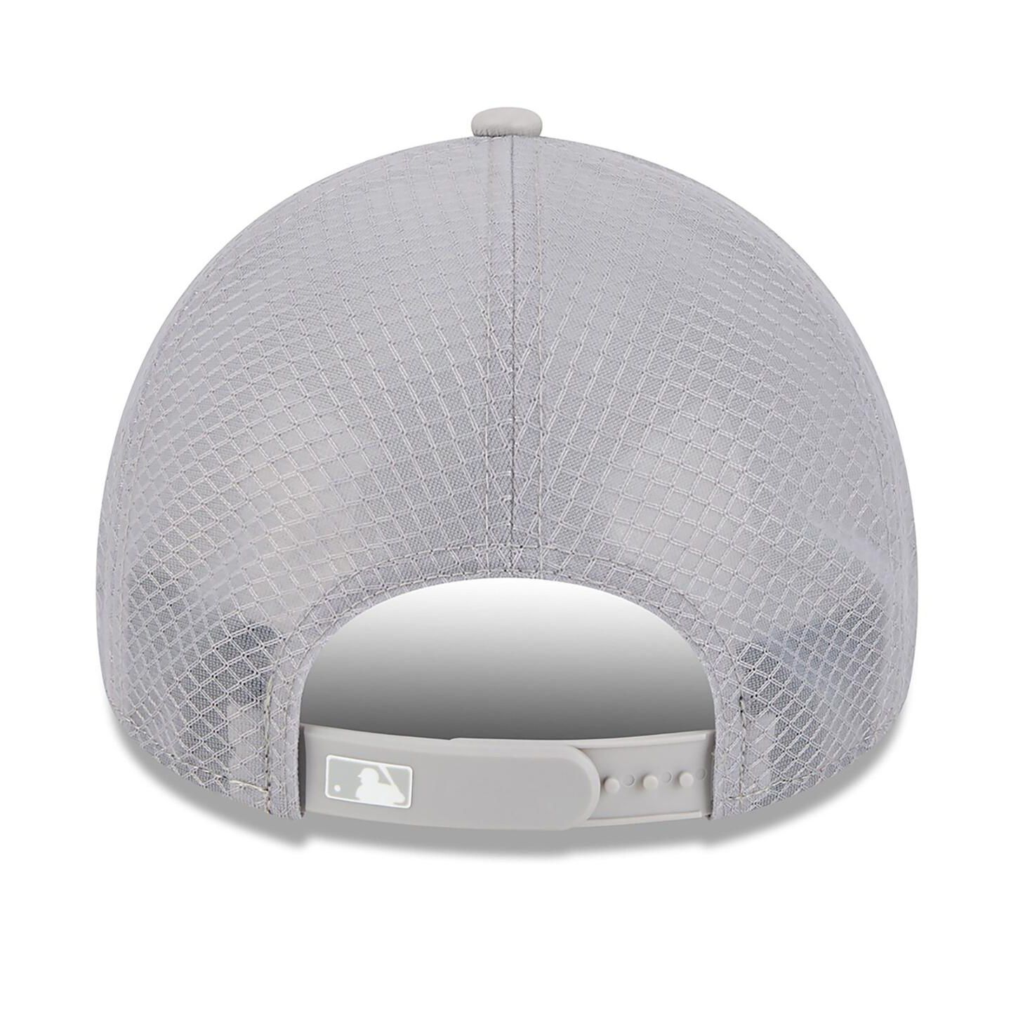 Мужская кепка New Era Gray Los Angeles Dodgers 2026 Batting Practice Apex 9FORTY Adjustable Trucker Hat — фото 2