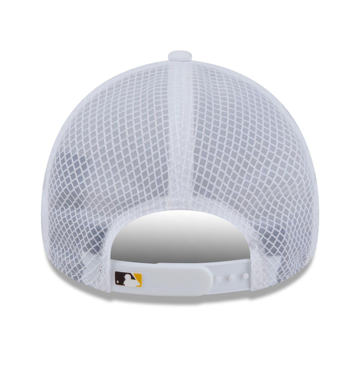 Мужская кепка New Era White San Diego Padres 2026 Batting Practice Apex 9FORTY Adjustable Trucker Hat — фото 2