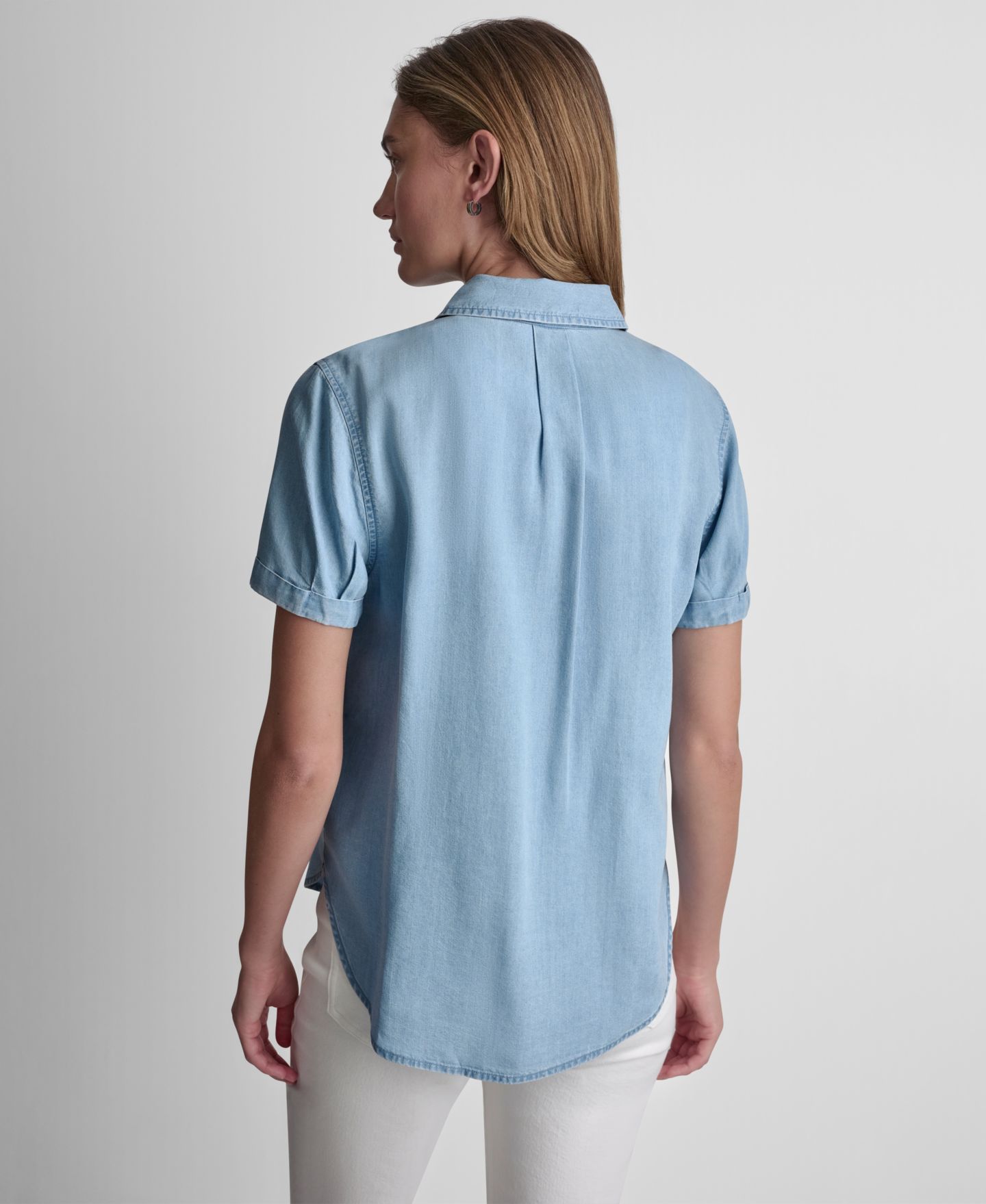 Женская рубашка DKNY Jeans Petite Rolled Short-Sleeve Button-Up, цвет: Шамбре — фото 7