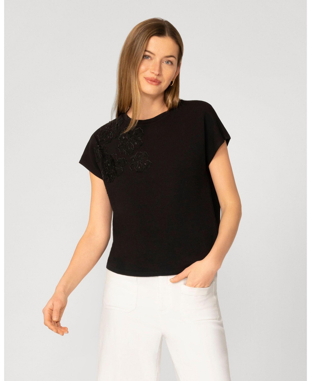 Cable & Gauge Women's Flower Applique Tee