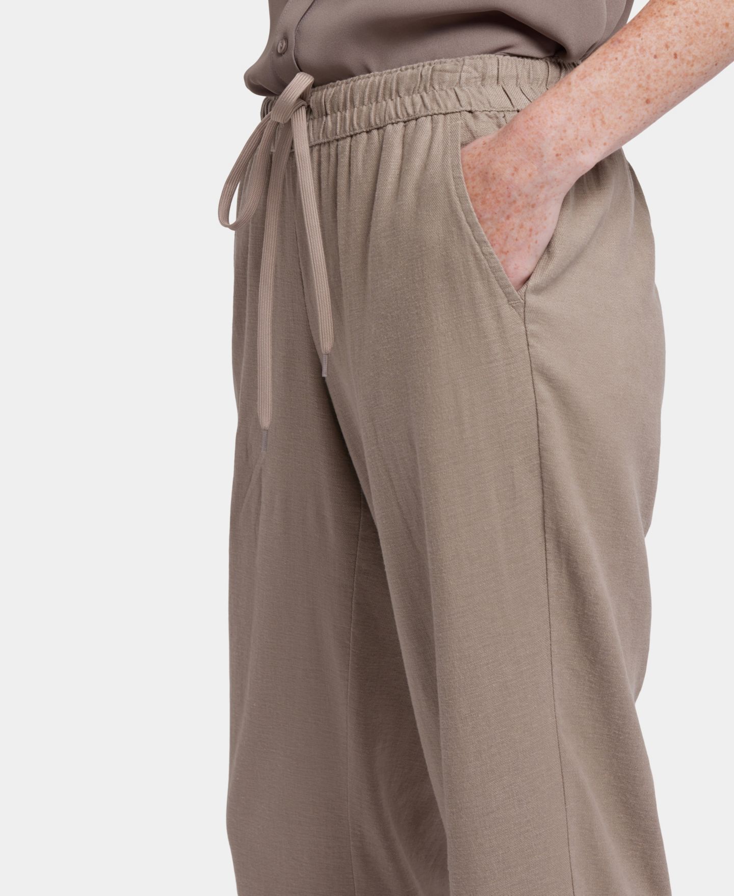 Женские брюки NYDJ Petite Relaxed Drawstring Pull-On, цвет: Saddlewood — фото 5