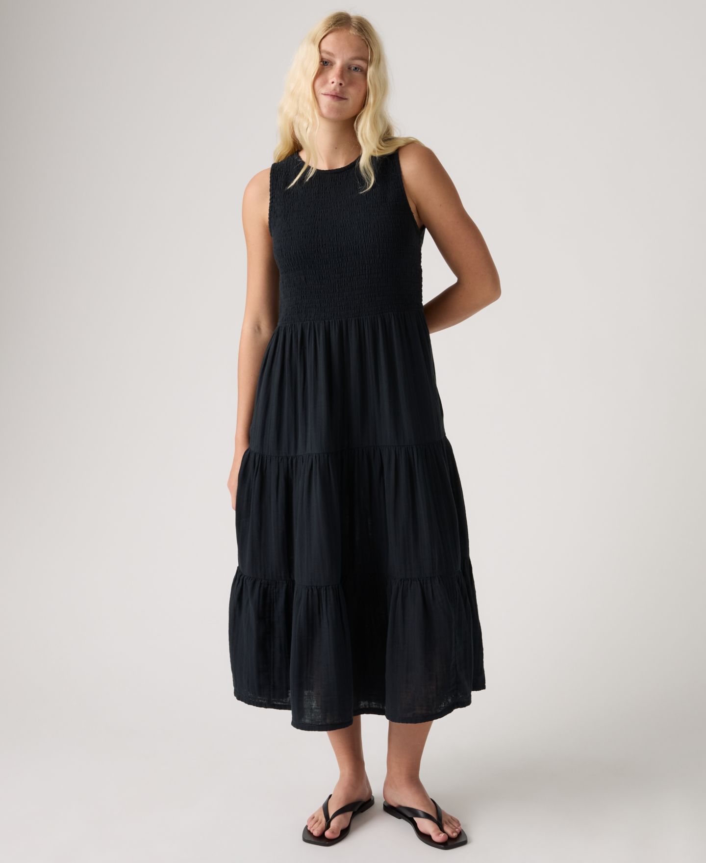 Женское платье Levi's Cely Smocked Tiered, цвет: Антрацитовый ночной — фото 2