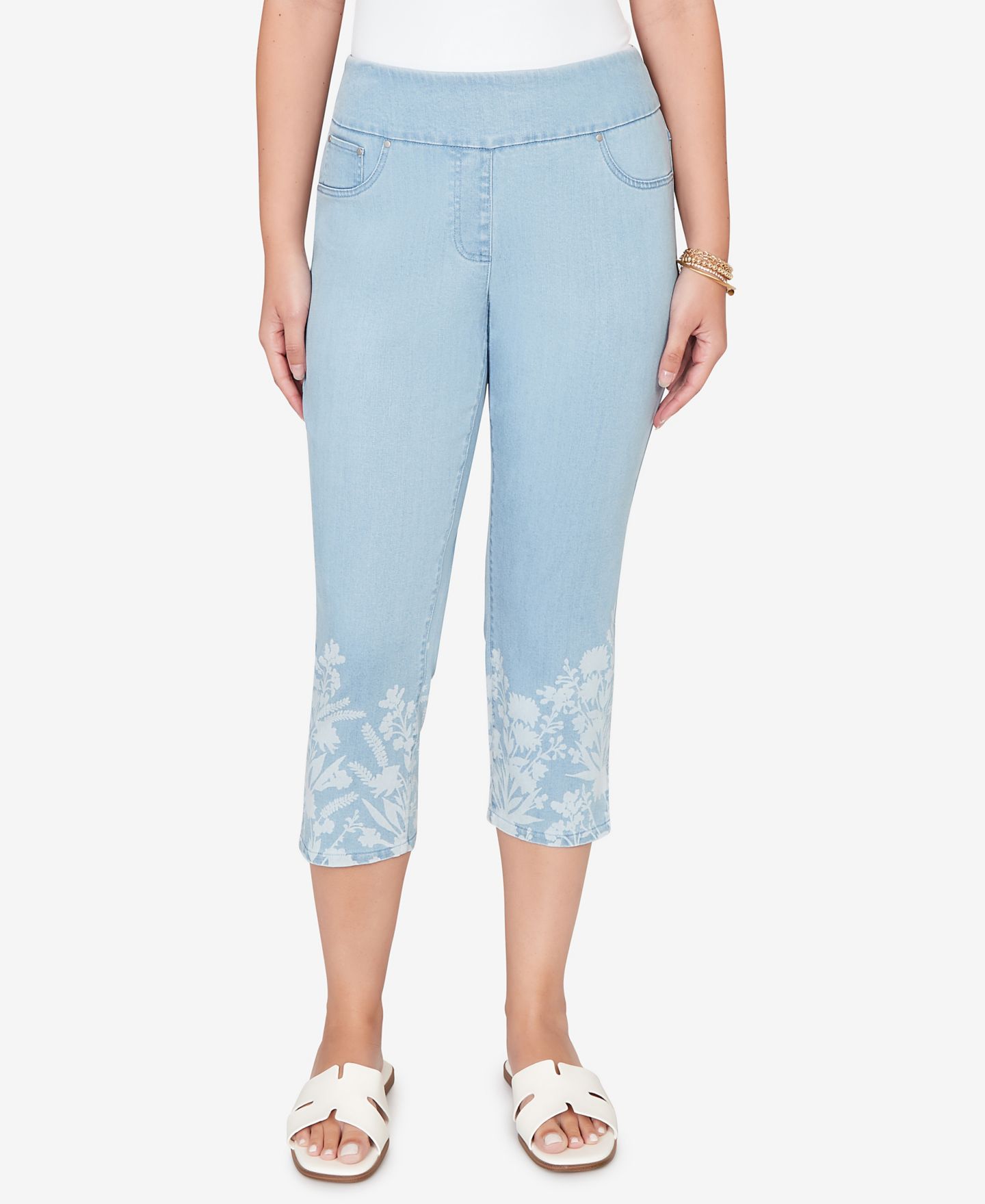 Женские брюки Ruby Rd. Petite Printed-Hem Denim Capri, цвет: Светлый синий — фото 1