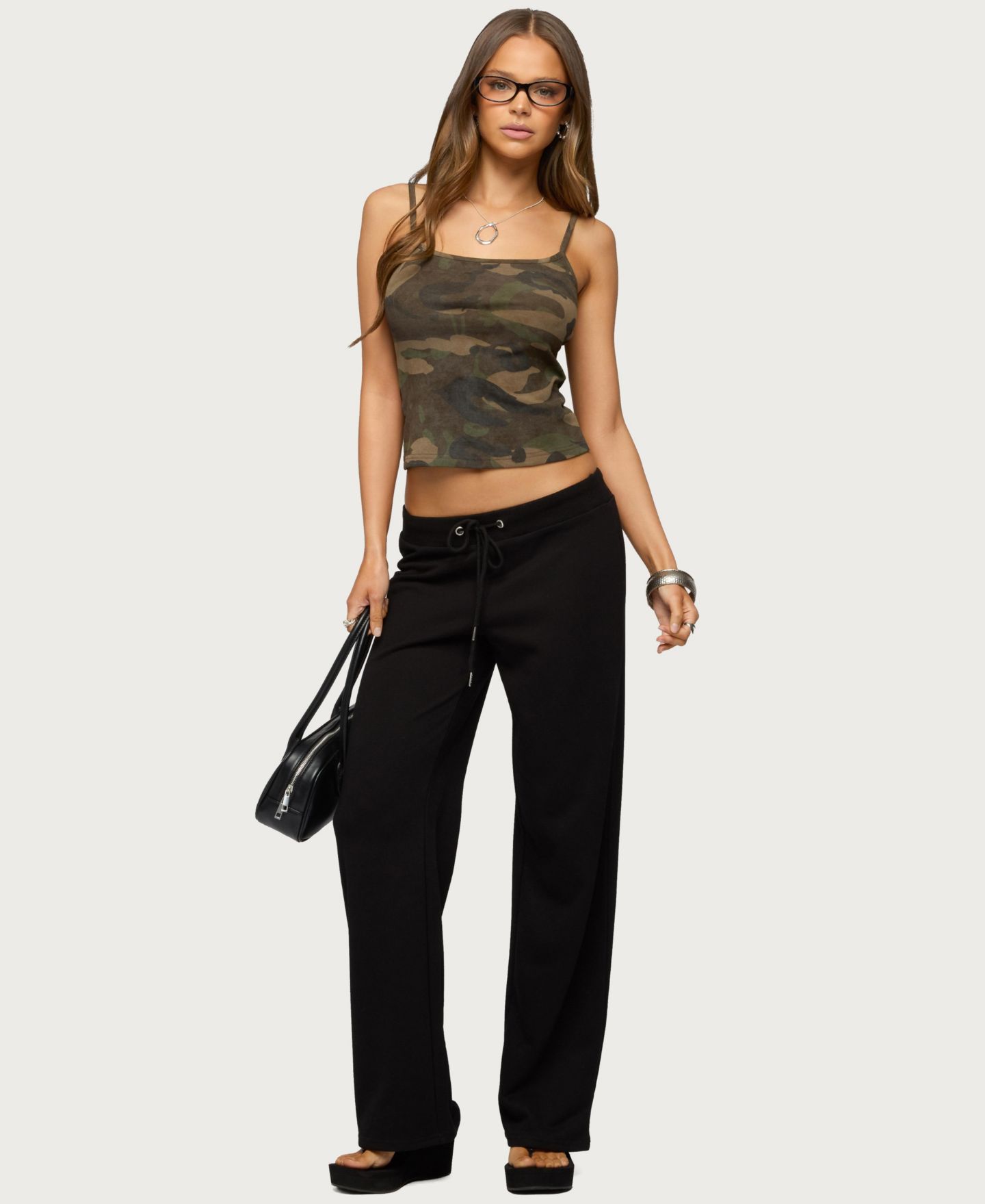 Женские брюки Edikted Quinn Straight Leg Sweatpants, цвет: Чёрный — фото 5
