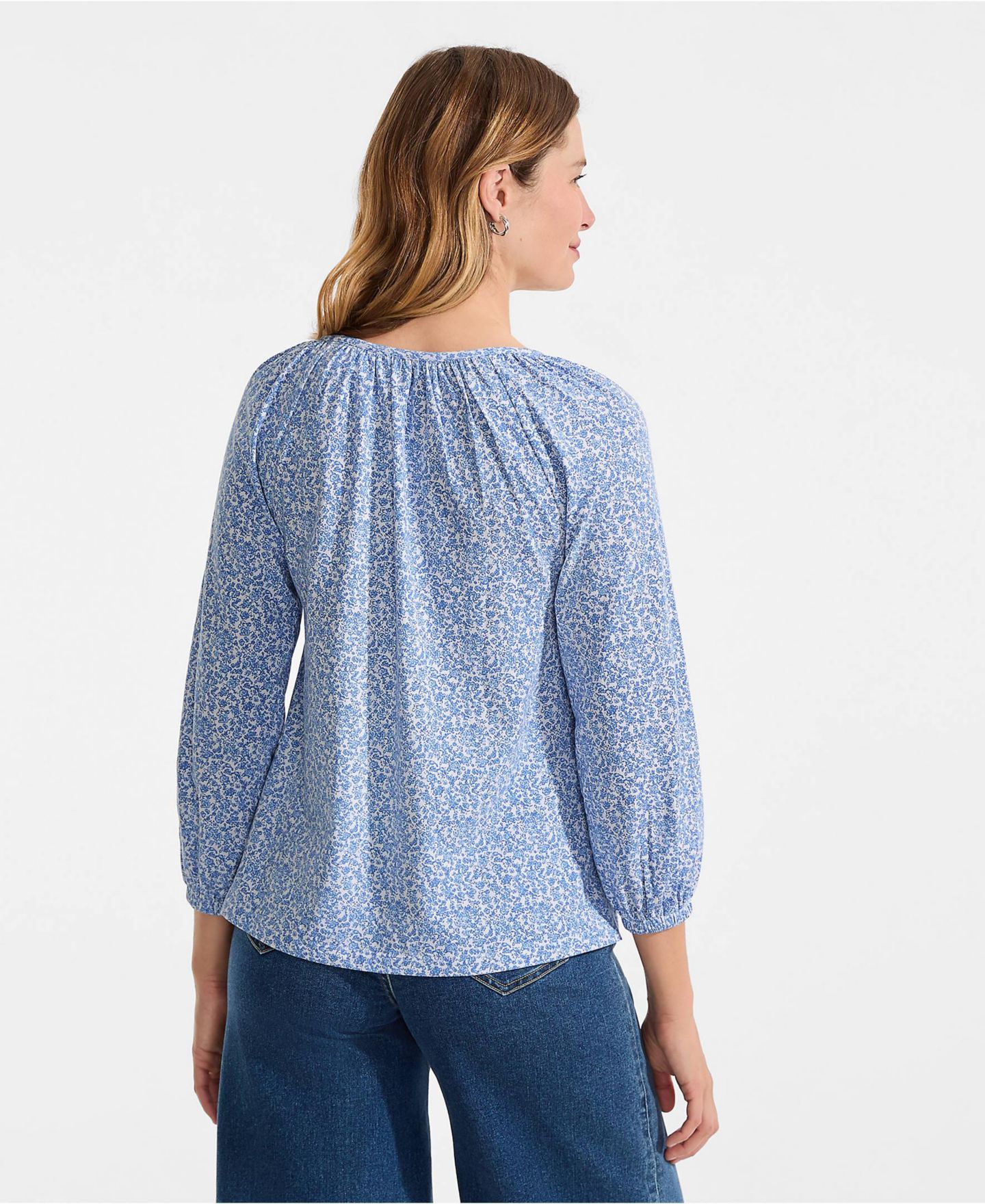 Женская блузка Lands' End Lightweight Jersey 3/4 Sleeve Notch Neck Gather Blouse, цвет: Синий с принтом — фото 2