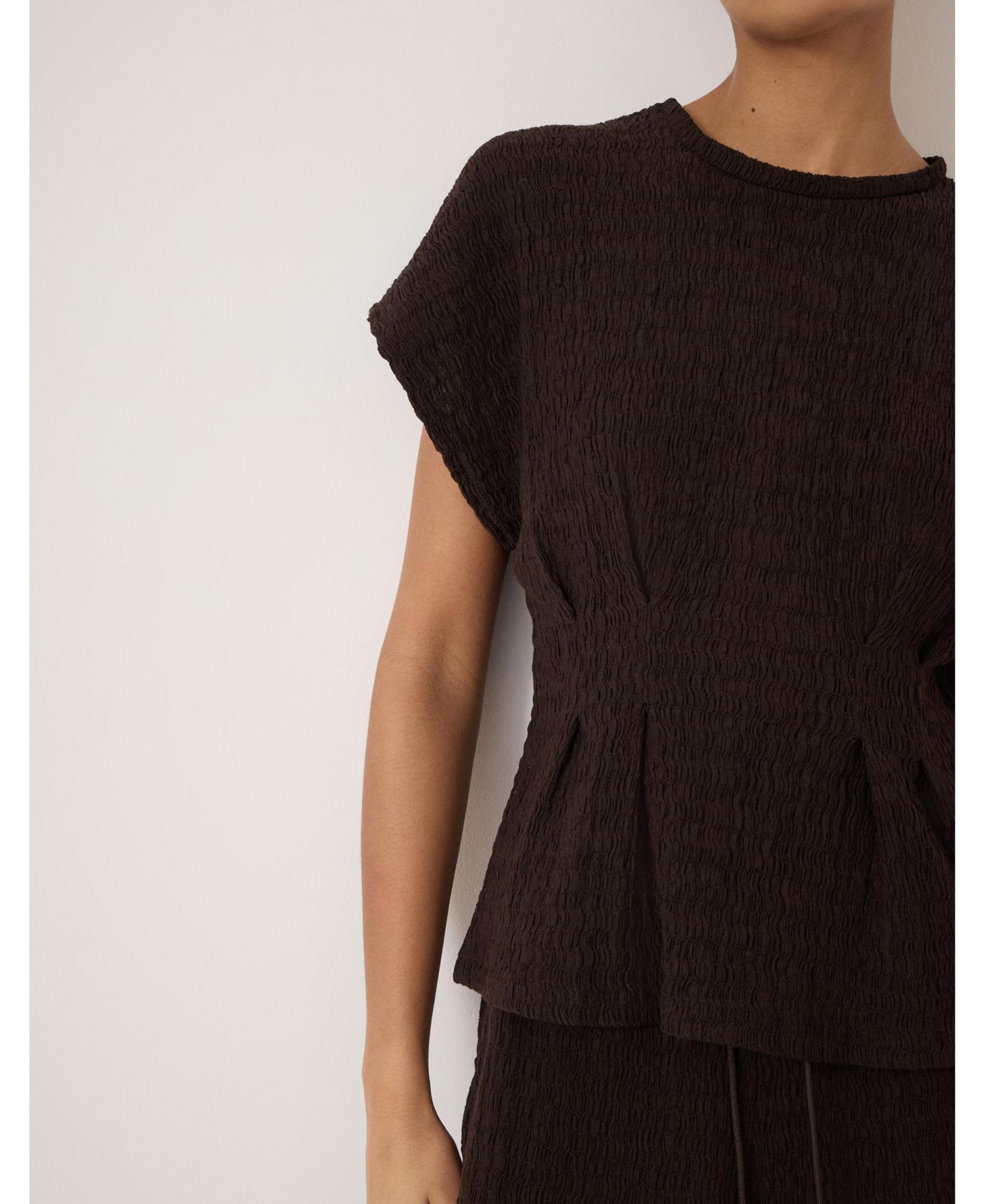 Женский топ Hush Keira Textured Pleat Release Jersey, цвет: Тёмный коричневый — фото 4