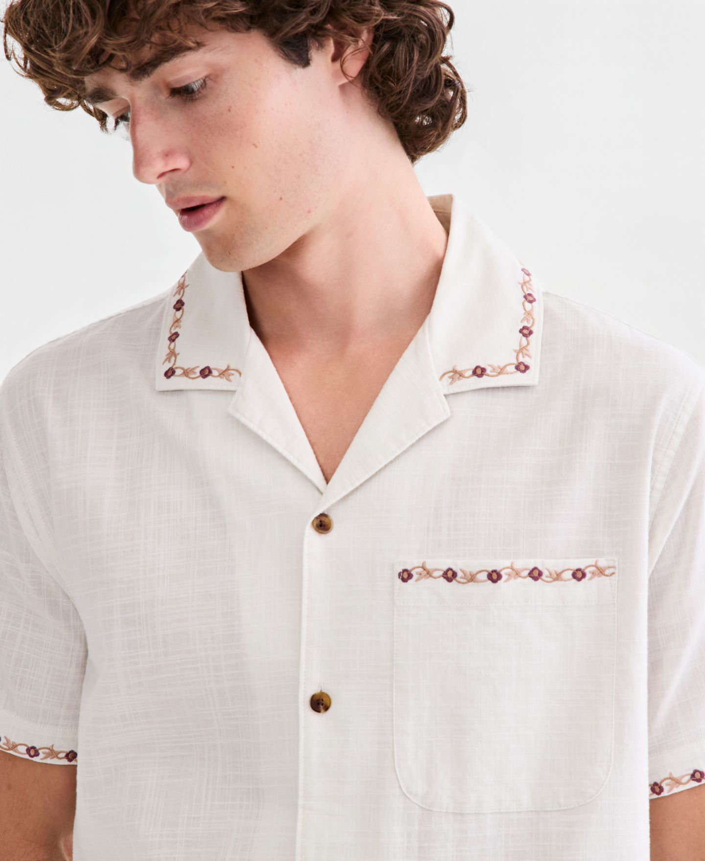 Мужская рубашка Sun + Stone Rodrigo Short-Sleeve Camp, цвет: Vintage Wh — фото 2