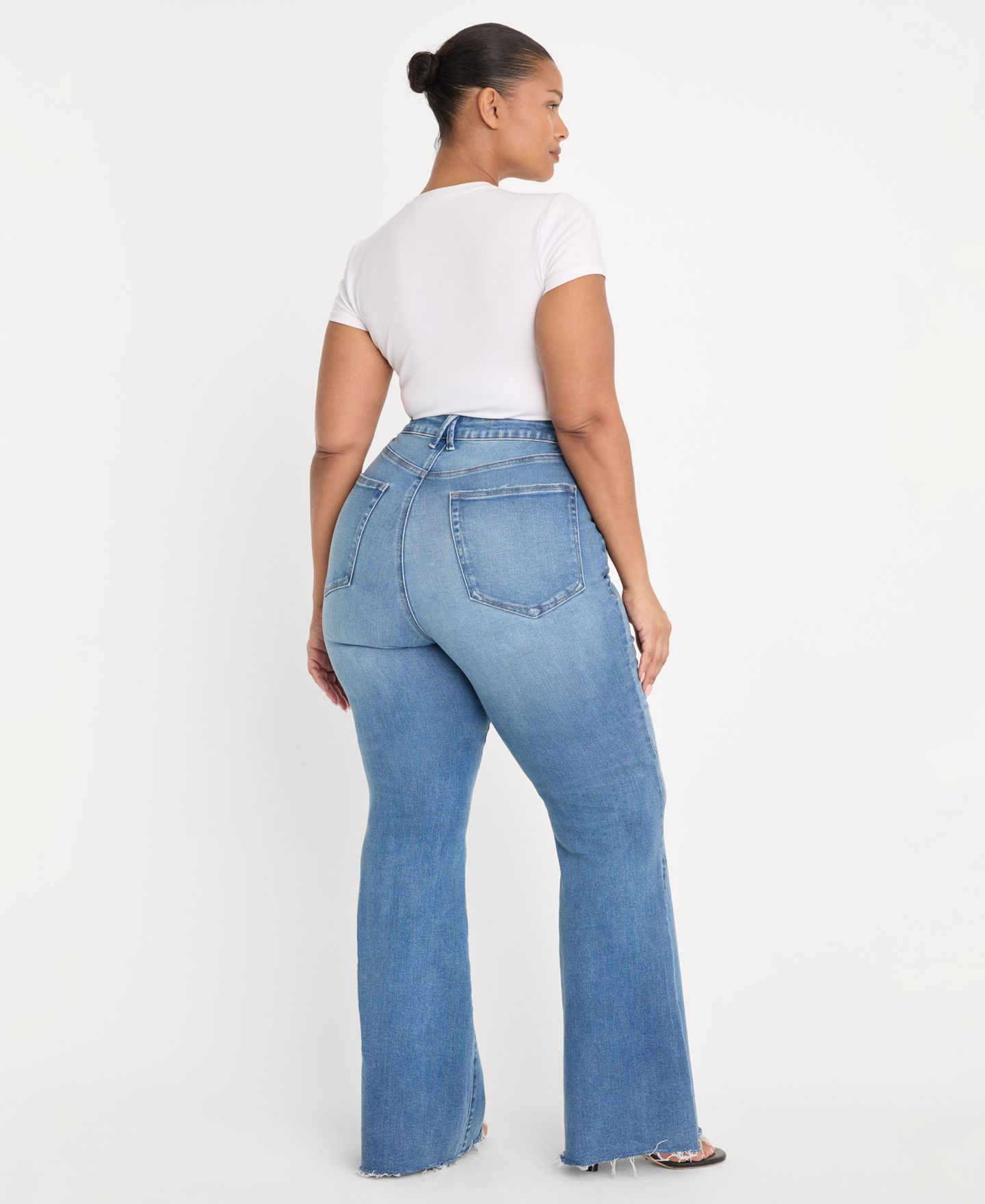 Женские джинсы Good American Flare-Leg Mid-Rise, цвет: Индиго — фото 8