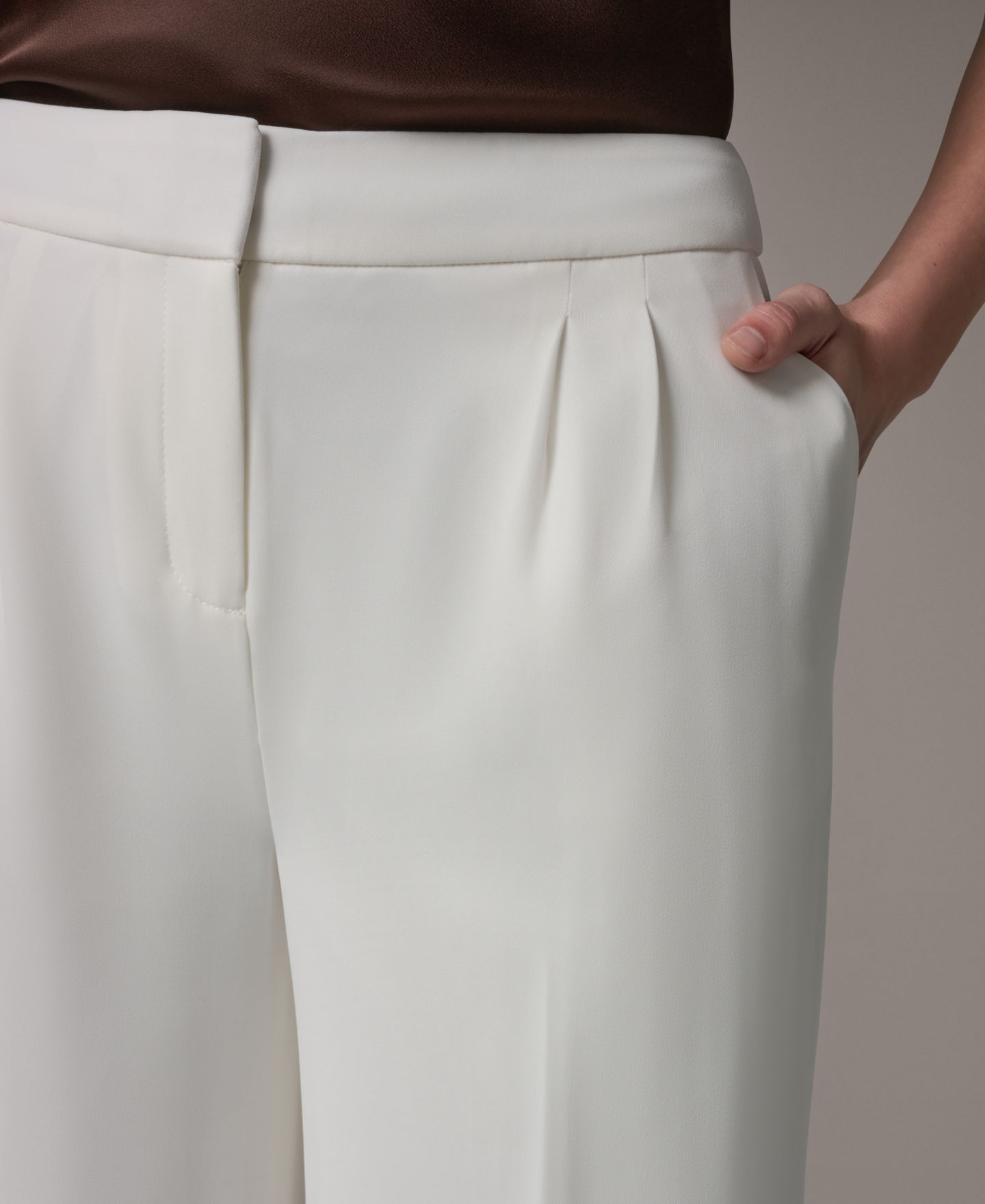 Женские брюки Donna Karan New York Pleated High-Rise, цвет: Кремовый — фото 4