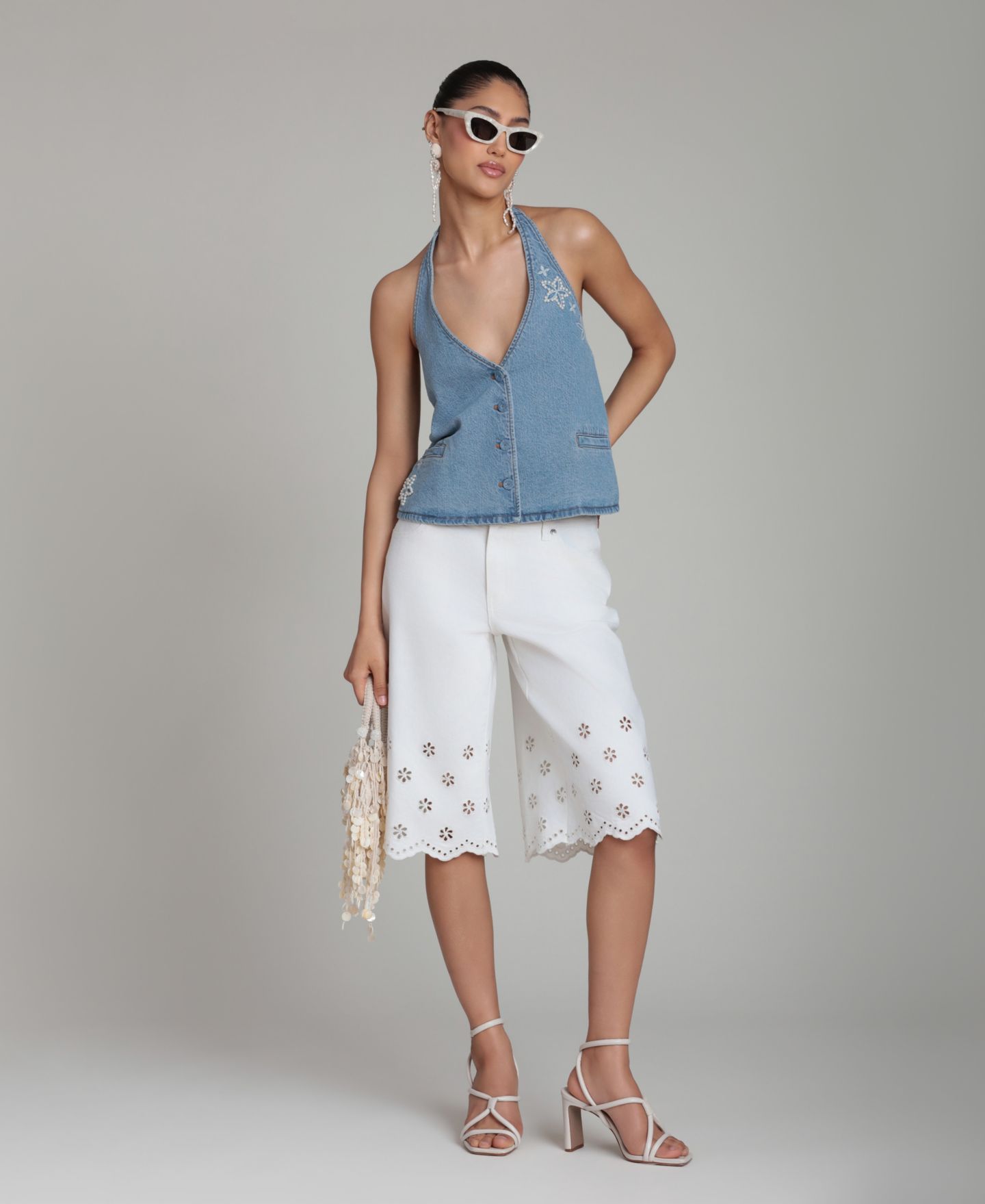 Женские шорты Avec Les Filles Mid-Rise Floral Cutout Detail, цвет: Белый — фото 4