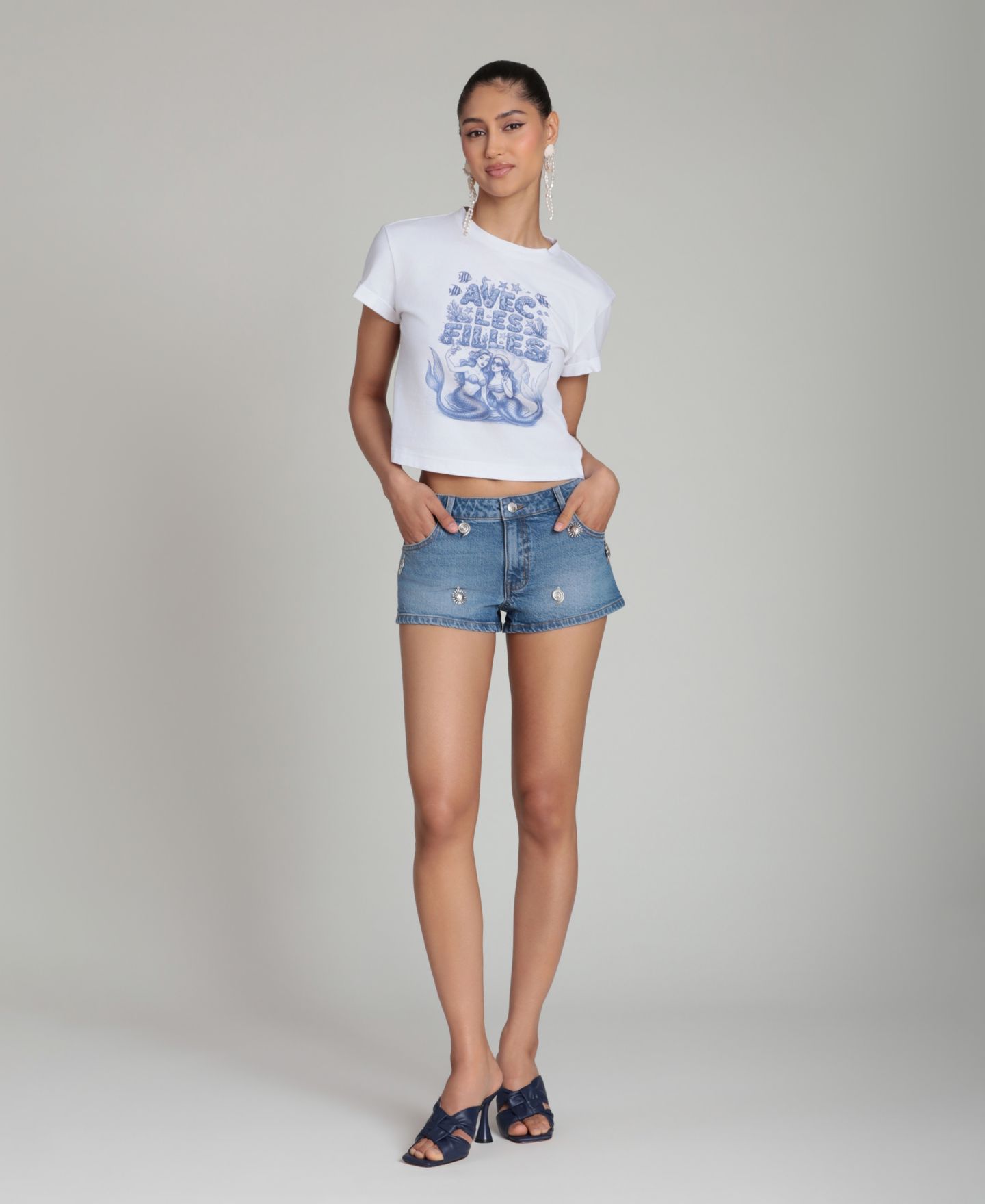 Женские шорты Avec Les Filles Mid-Rise Charm Detail Front-Fly Denim Shorts, цвет: Синий — фото 2