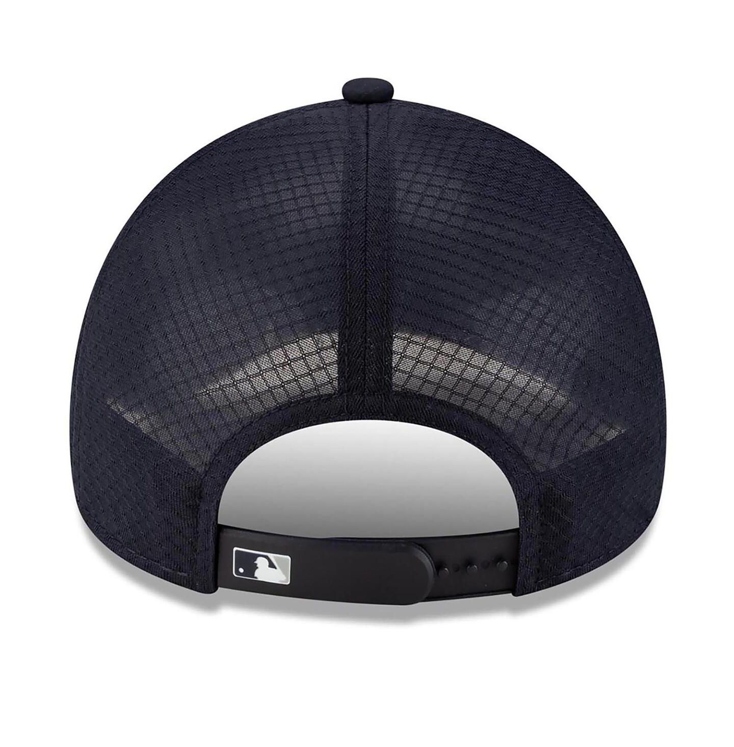 Мужская кепка New Era Navy New York Yankees 2026 Batting Practice Apex 9FORTY Adjustable Trucker Hat — фото 4