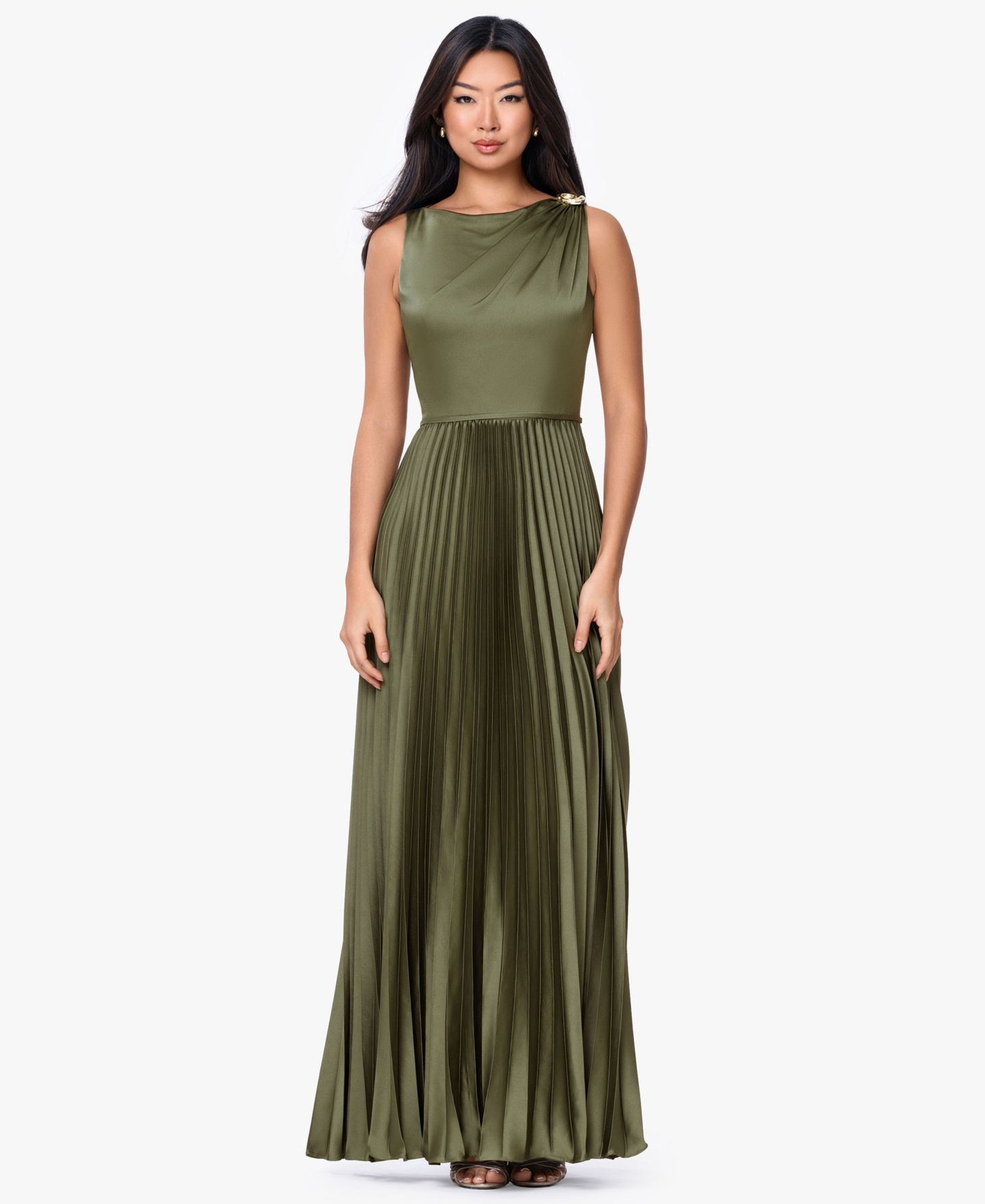 Женское платье Betsy & Adam Boat Neck Pleated Ball Gown, цвет: Оливковый — фото 1