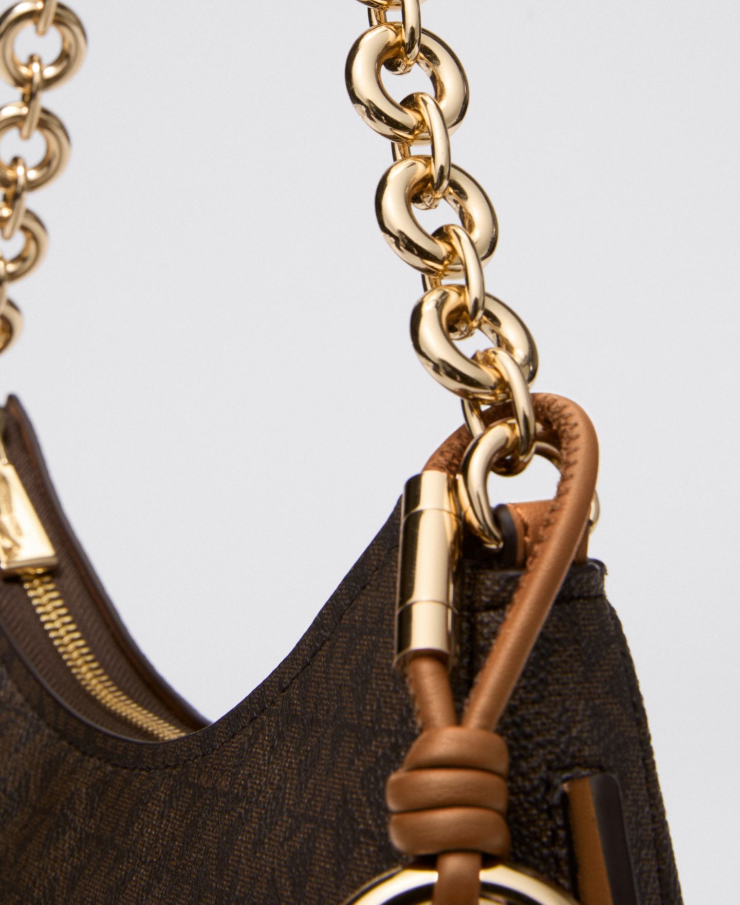 Женская сумка Michael Kors Nolita Small Chain Pouchette, цвет: Коричневый / Чёрный — фото 6